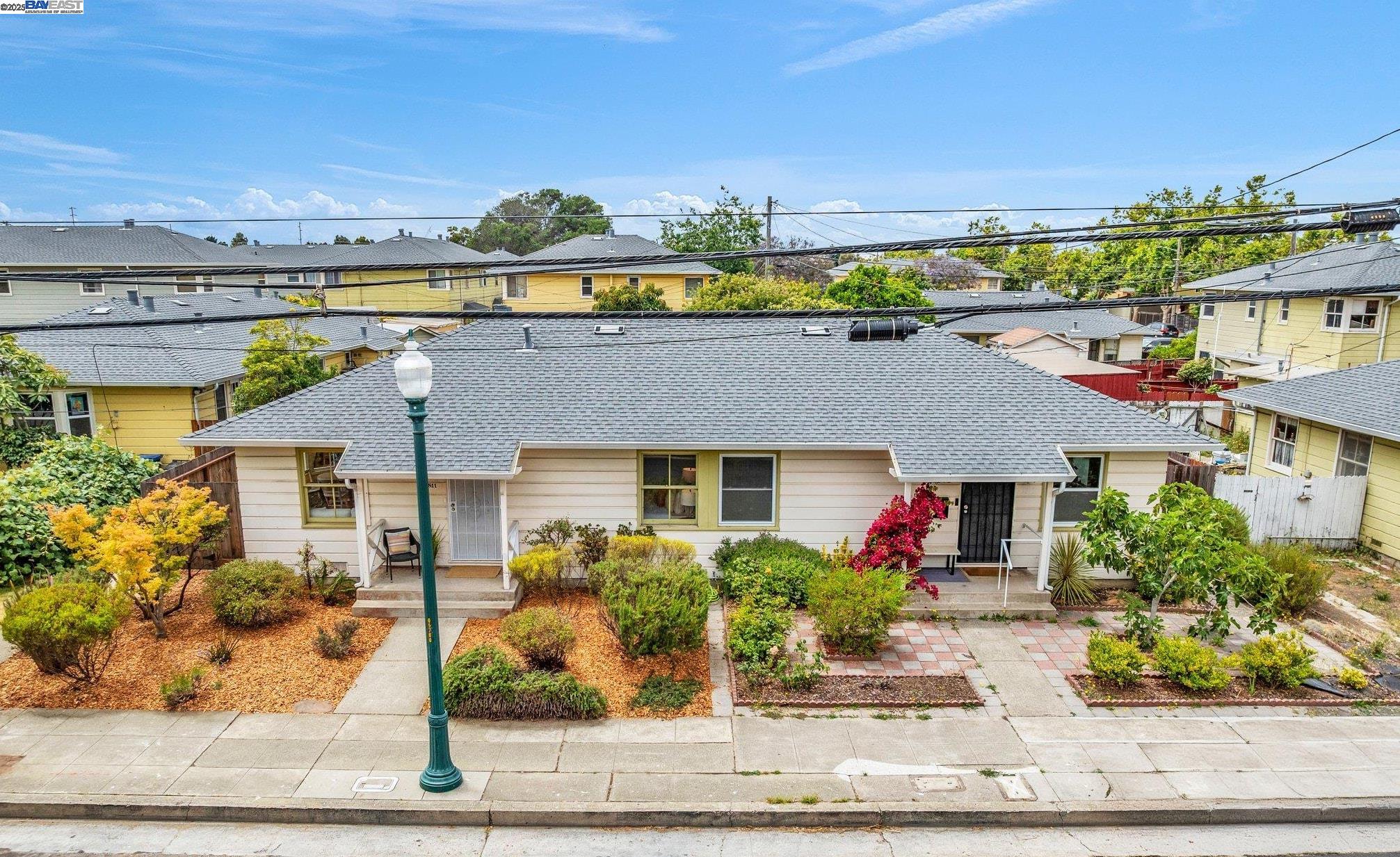 Detail Gallery Image 1 of 1 For 1811 3rd St, Alameda,  CA 94501 - 2 Beds | 1 Baths