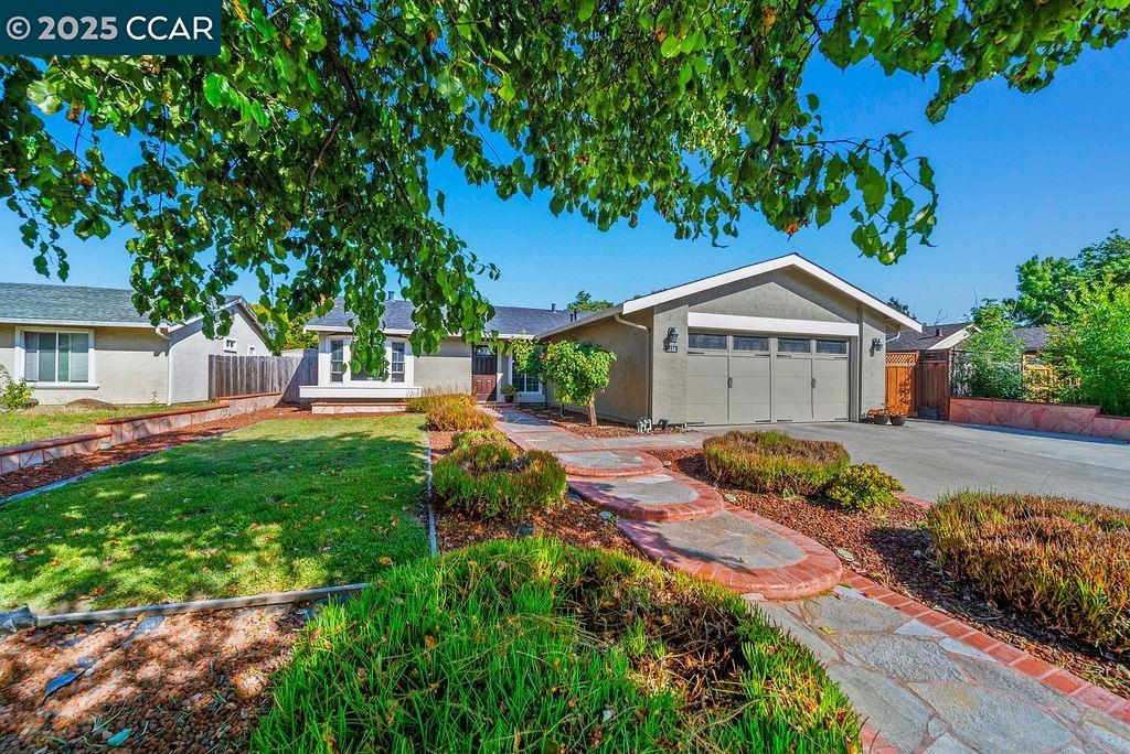 Detail Gallery Image 1 of 1 For 3330 Gloucester Place, Fremont,  CA 94555-2211 - 4 Beds | 2 Baths