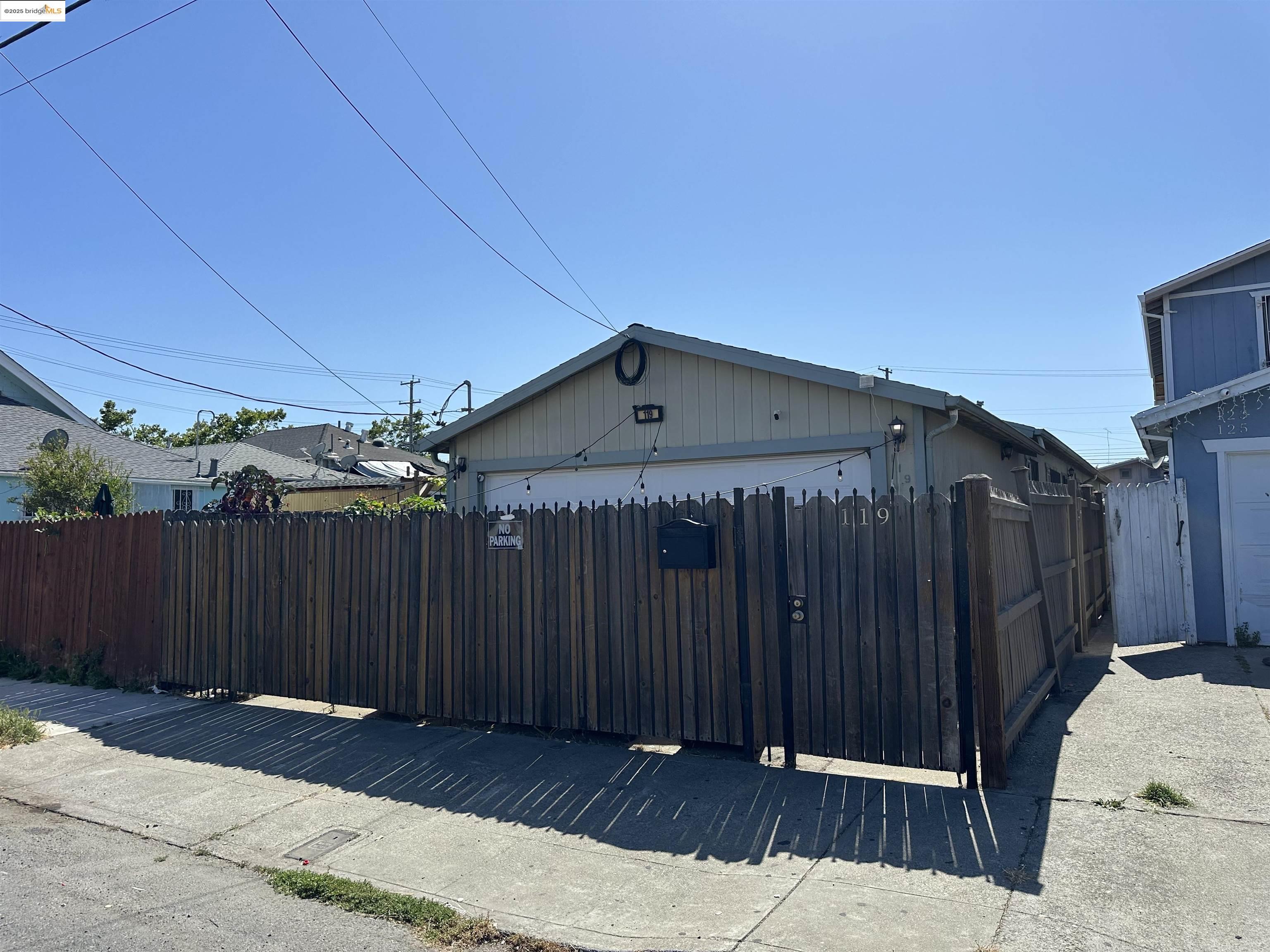 Detail Gallery Image 3 of 39 For 119 3rd St, Richmond,  CA 94801 - 4 Beds | 2 Baths