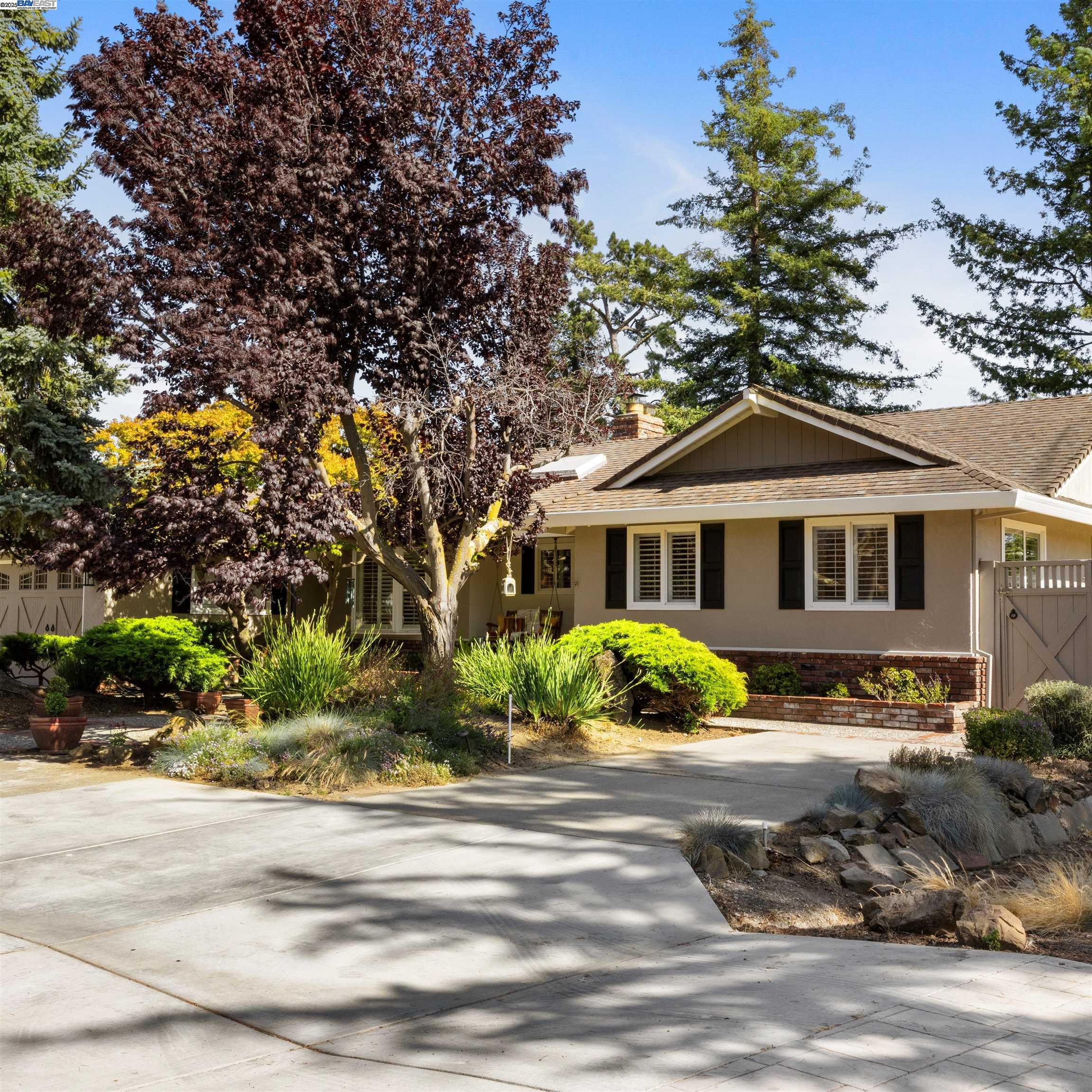 Detail Gallery Image 2 of 46 For 18767 Lamson Rd, Castro Valley,  CA 94546 - 3 Beds | 2 Baths