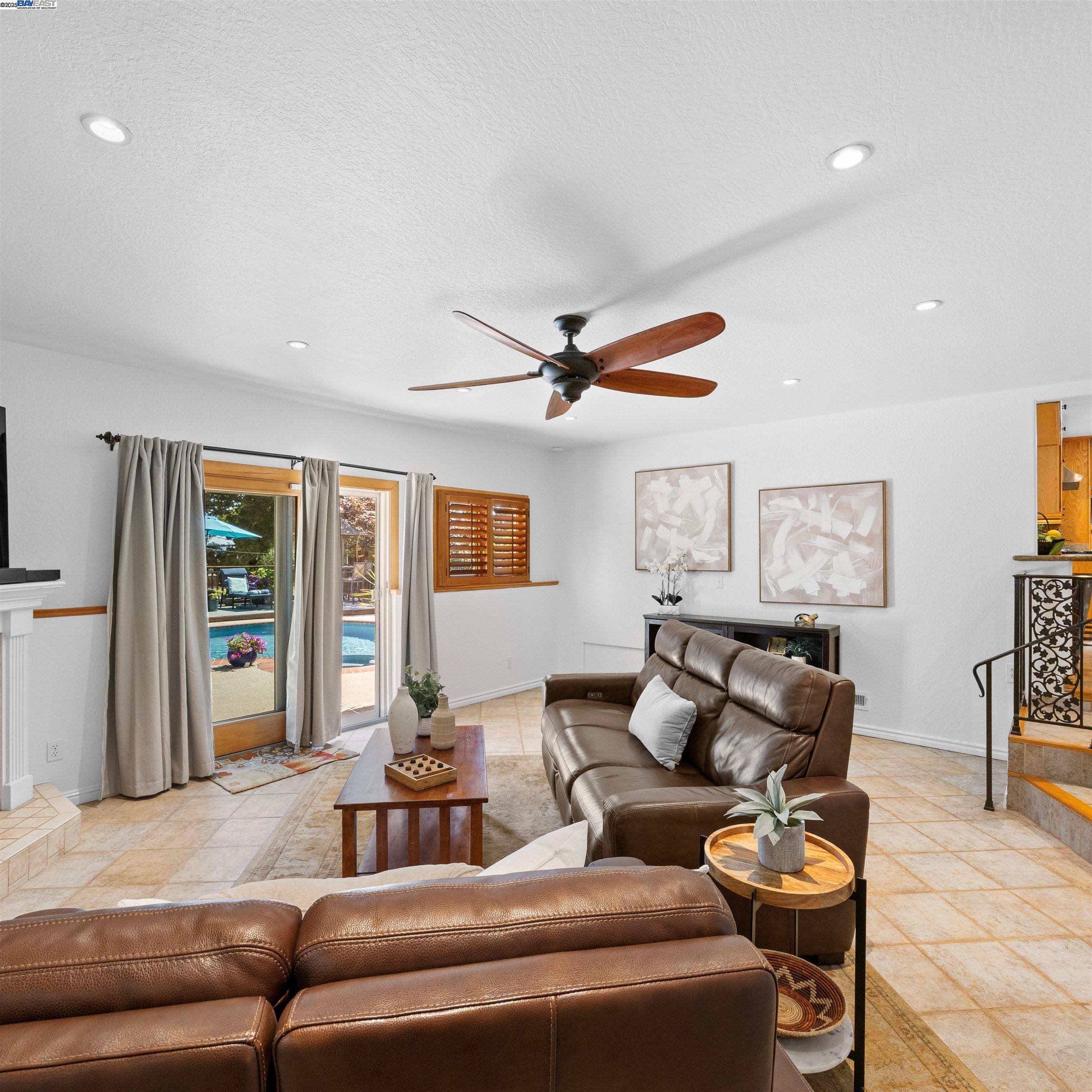 Detail Gallery Image 18 of 46 For 18767 Lamson Rd, Castro Valley,  CA 94546 - 3 Beds | 2 Baths