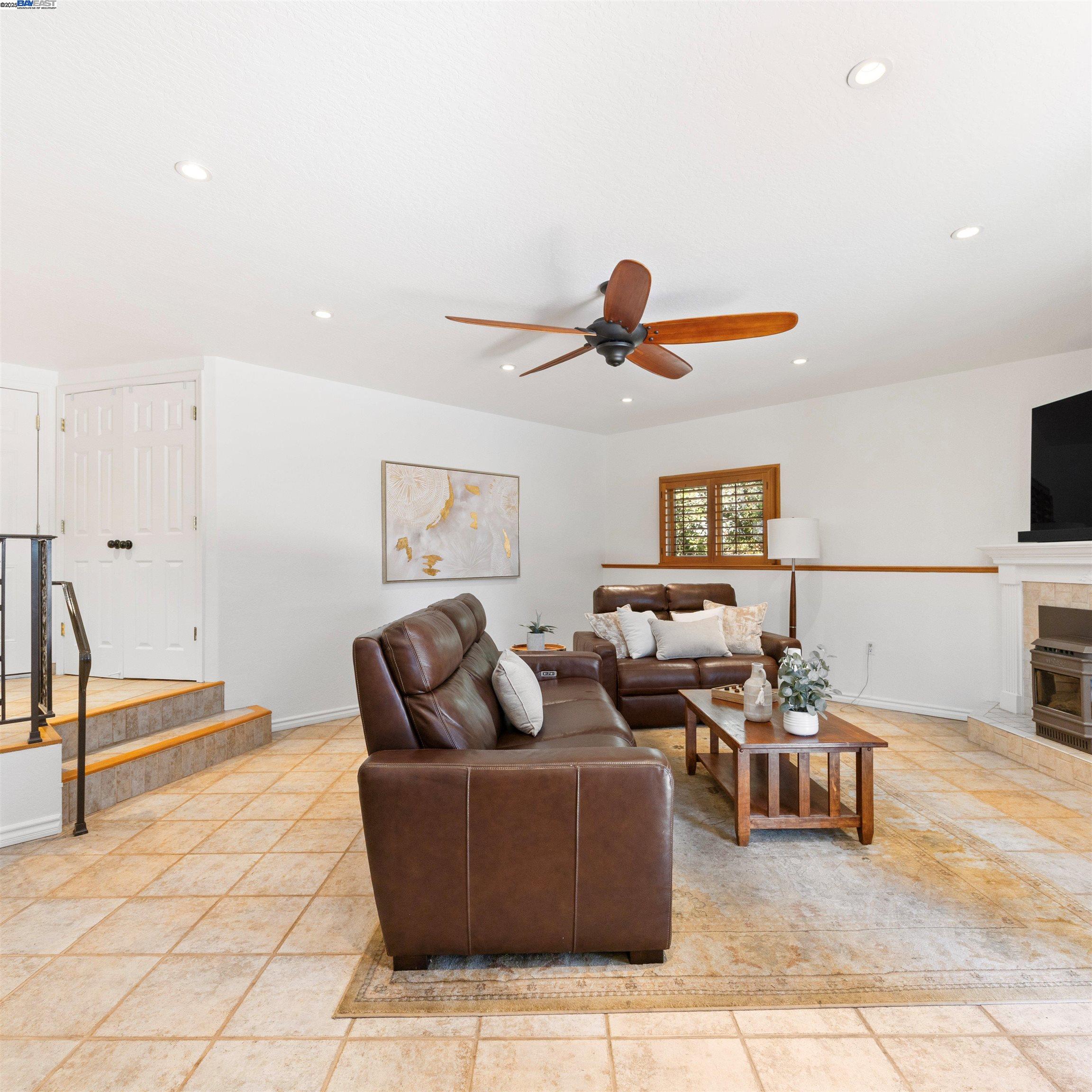 Detail Gallery Image 19 of 46 For 18767 Lamson Rd, Castro Valley,  CA 94546 - 3 Beds | 2 Baths
