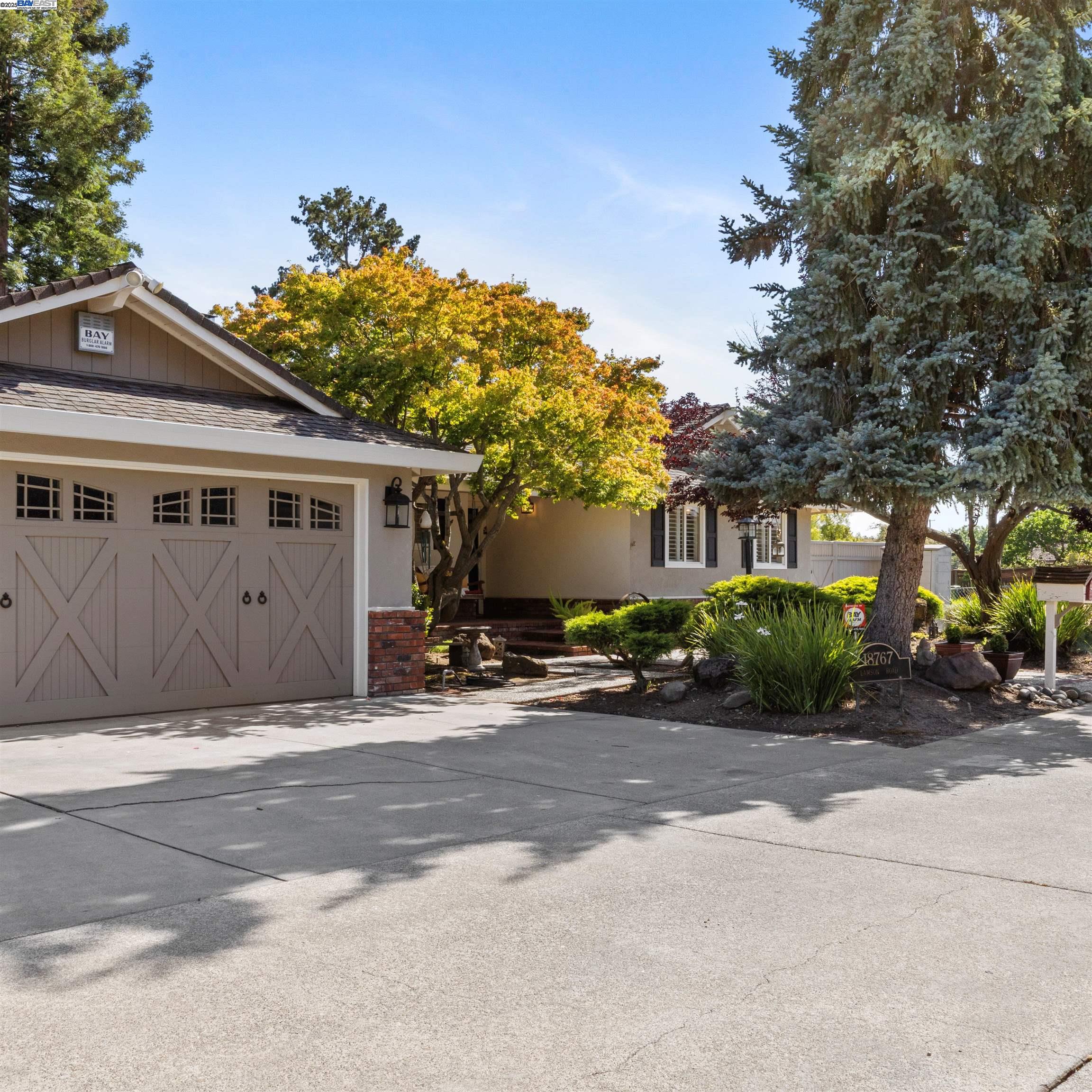 Detail Gallery Image 4 of 46 For 18767 Lamson Rd, Castro Valley,  CA 94546 - 3 Beds | 2 Baths