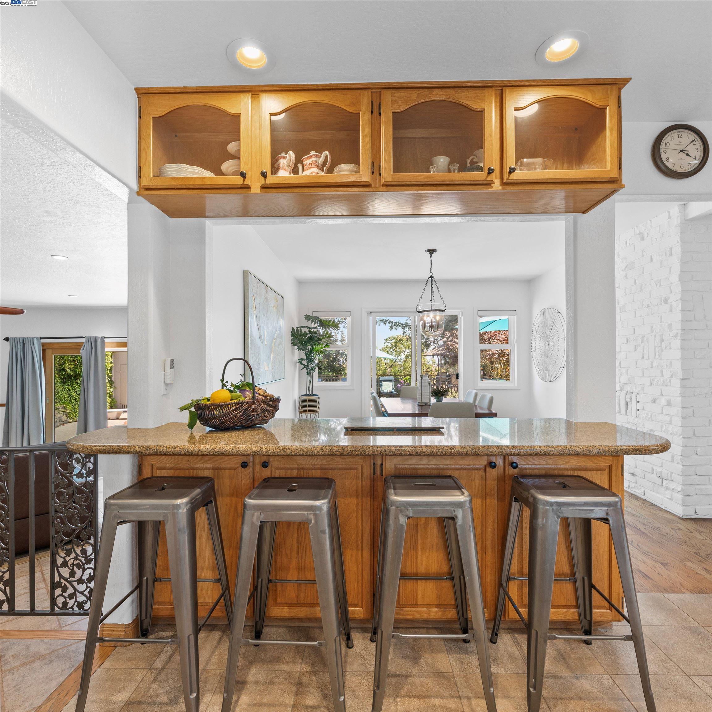 Detail Gallery Image 8 of 46 For 18767 Lamson Rd, Castro Valley,  CA 94546 - 3 Beds | 2 Baths