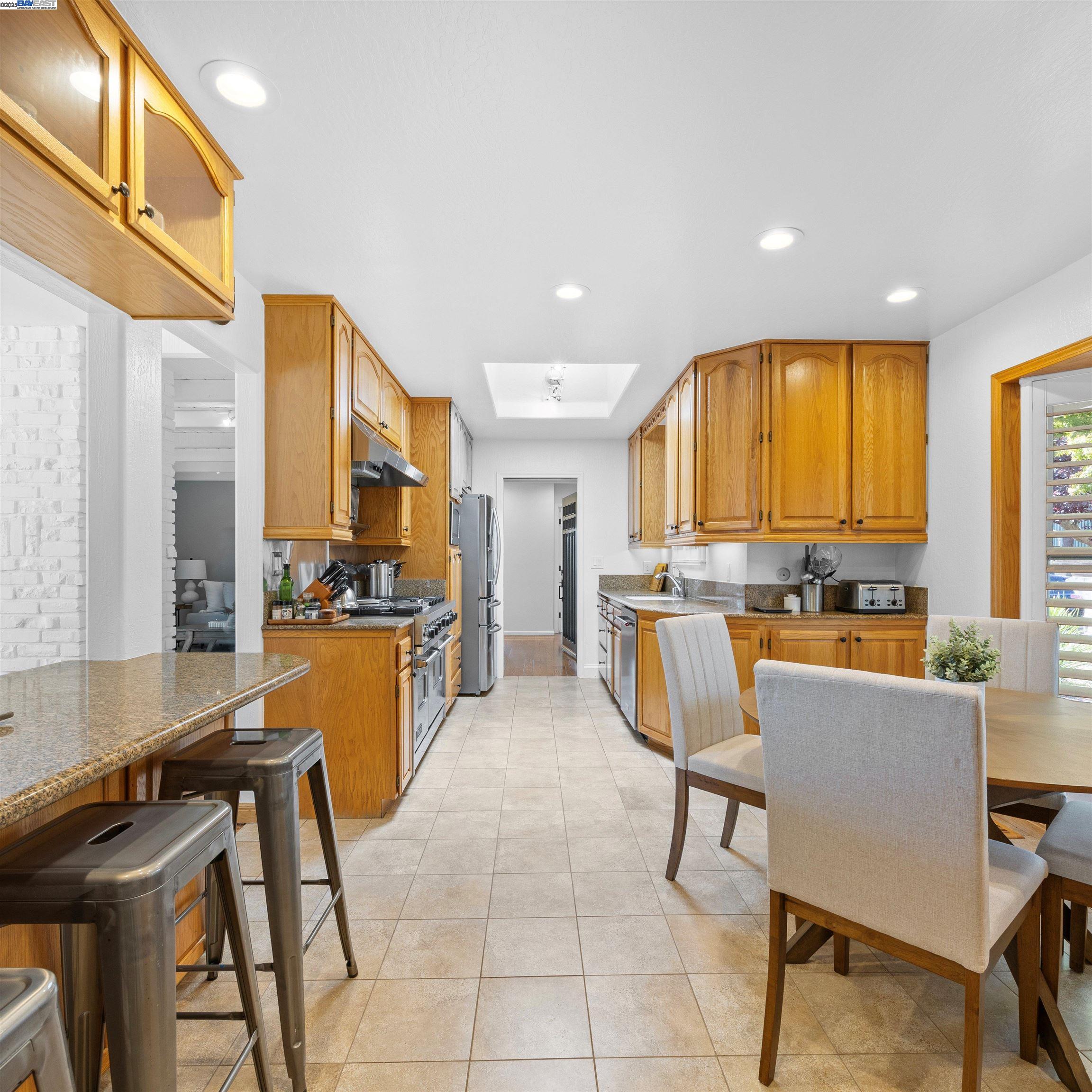 Detail Gallery Image 9 of 46 For 18767 Lamson Rd, Castro Valley,  CA 94546 - 3 Beds | 2 Baths