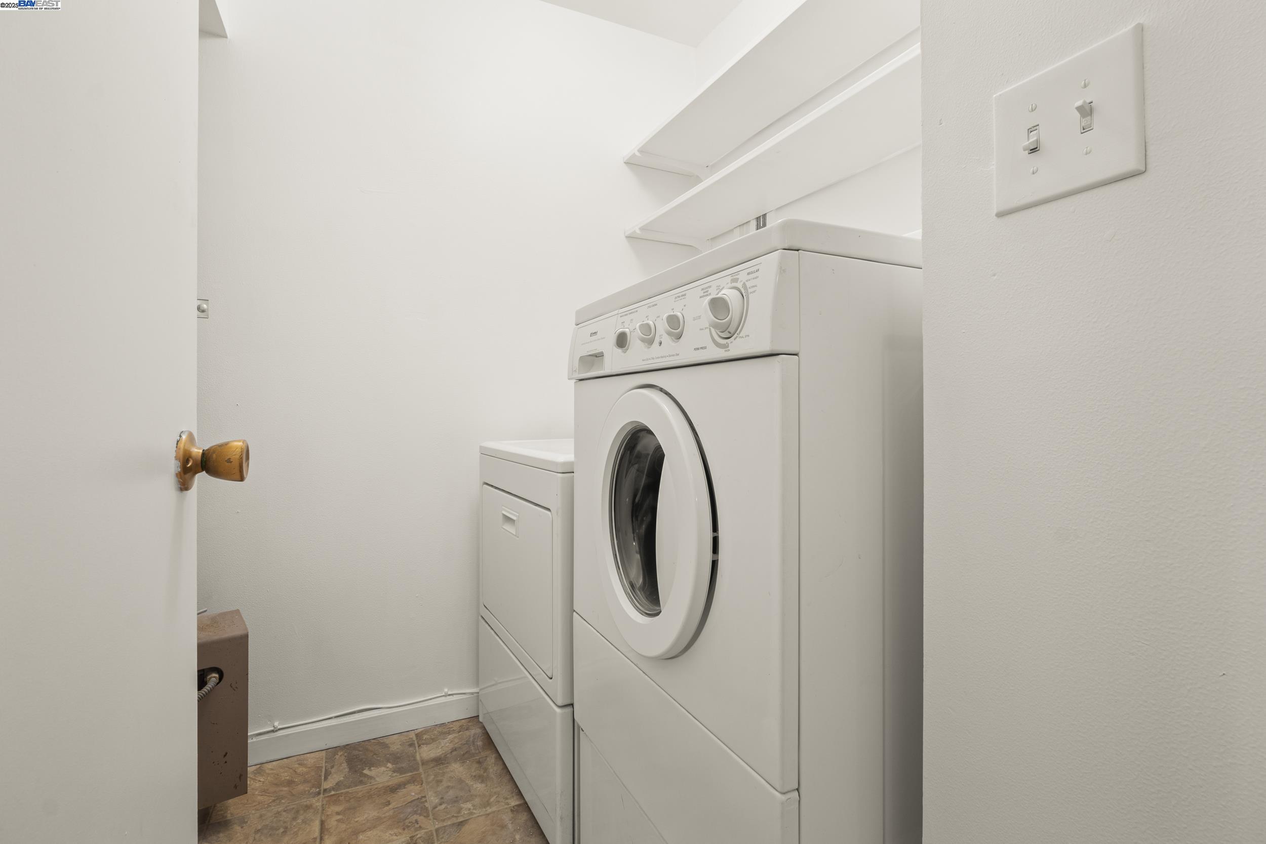 Detail Gallery Image 26 of 39 For 3112 La Campania, Alameda,  CA 94502 - 3 Beds | 2/1 Baths