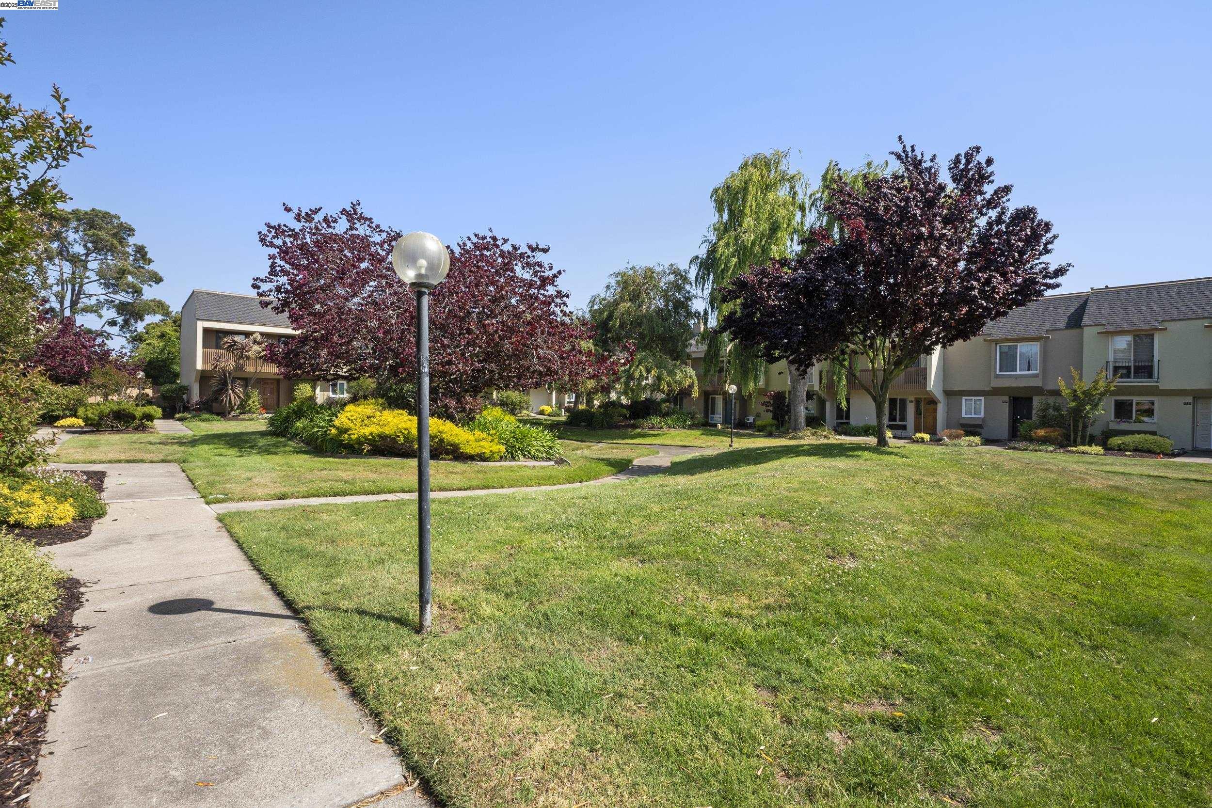 Detail Gallery Image 29 of 39 For 3112 La Campania, Alameda,  CA 94502 - 3 Beds | 2/1 Baths