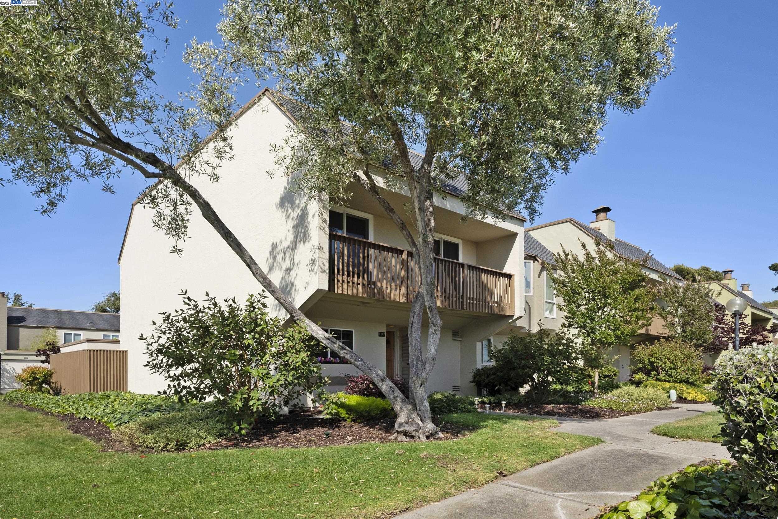 Detail Gallery Image 4 of 39 For 3112 La Campania, Alameda,  CA 94502 - 3 Beds | 2/1 Baths