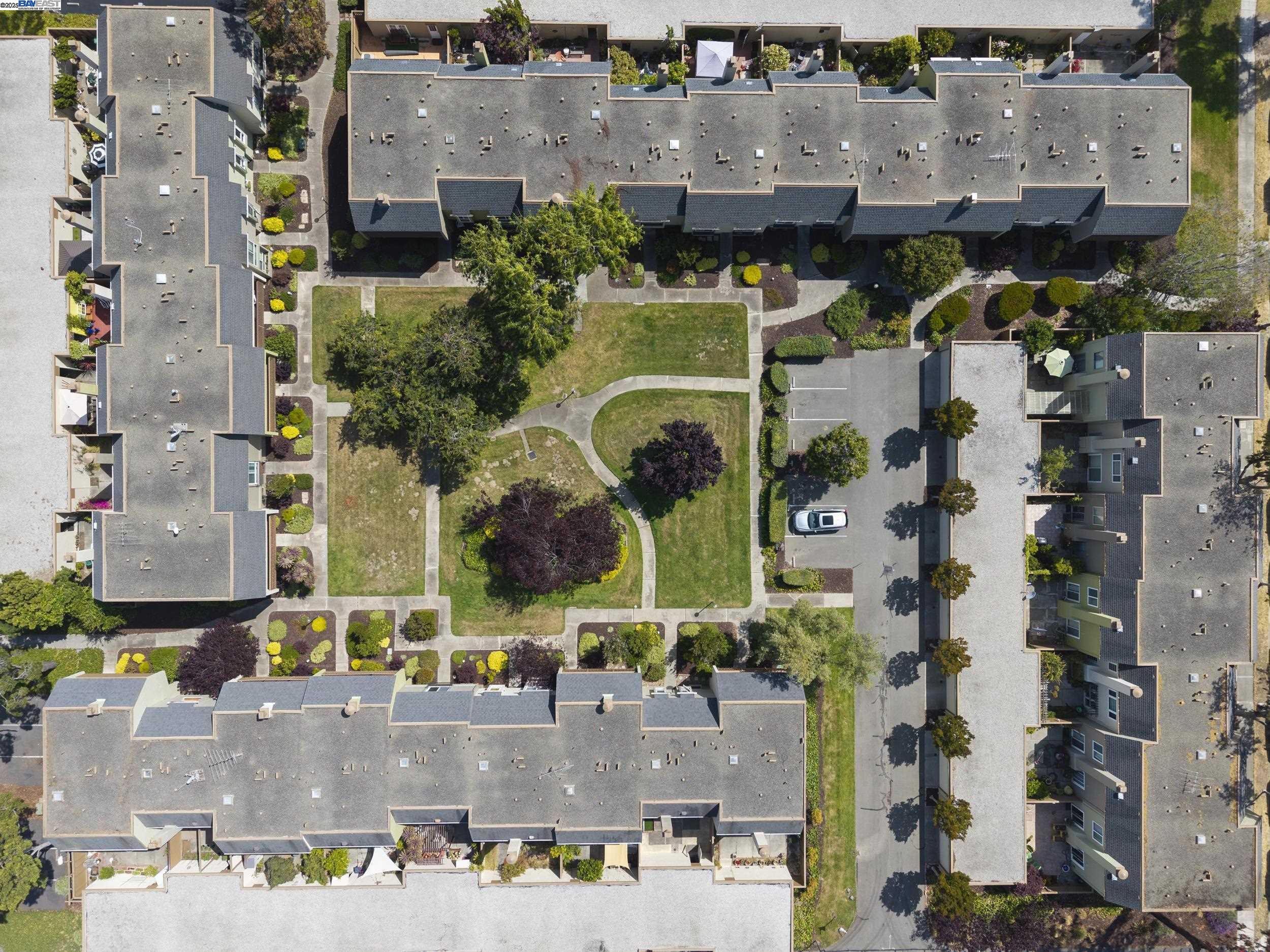 Detail Gallery Image 33 of 39 For 3112 La Campania, Alameda,  CA 94502 - 3 Beds | 2/1 Baths