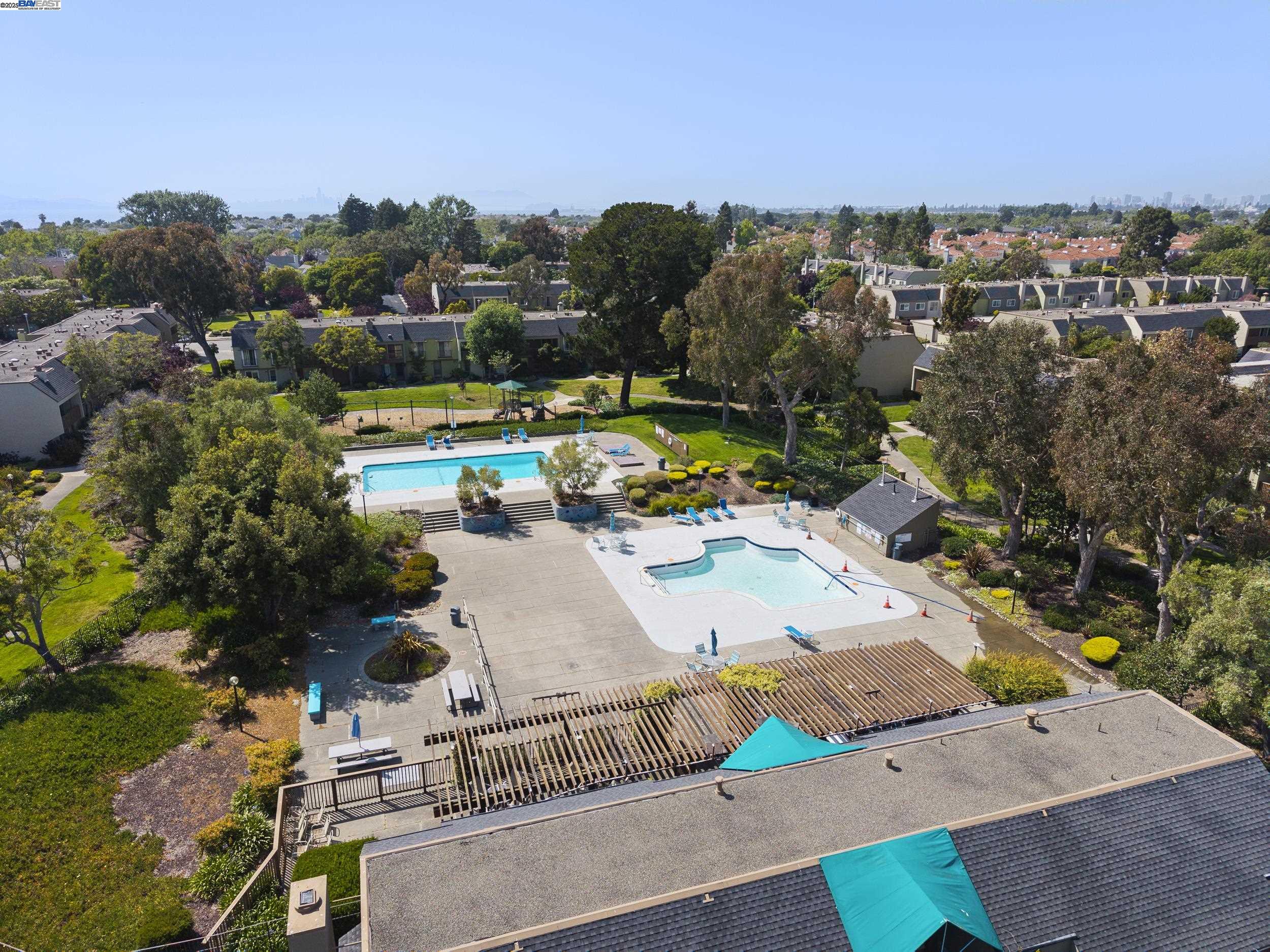 Detail Gallery Image 35 of 39 For 3112 La Campania, Alameda,  CA 94502 - 3 Beds | 2/1 Baths