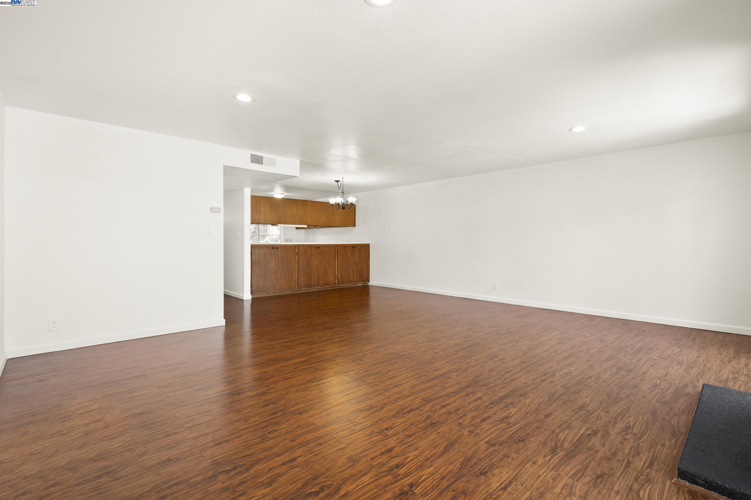 Photo #9: 41102598 Listing: Photo #9