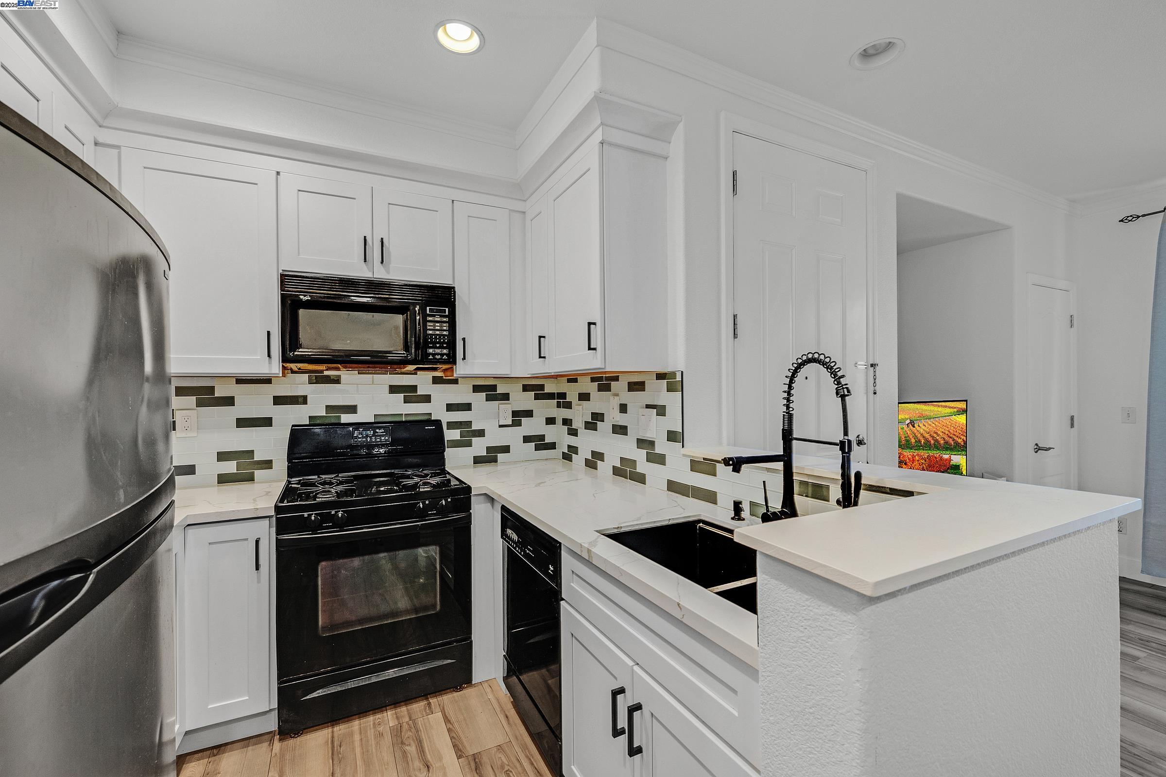 Detail Gallery Image 7 of 32 For 1594 Tucker St #56,  Oakland,  CA 94603 - 2 Beds | 2 Baths