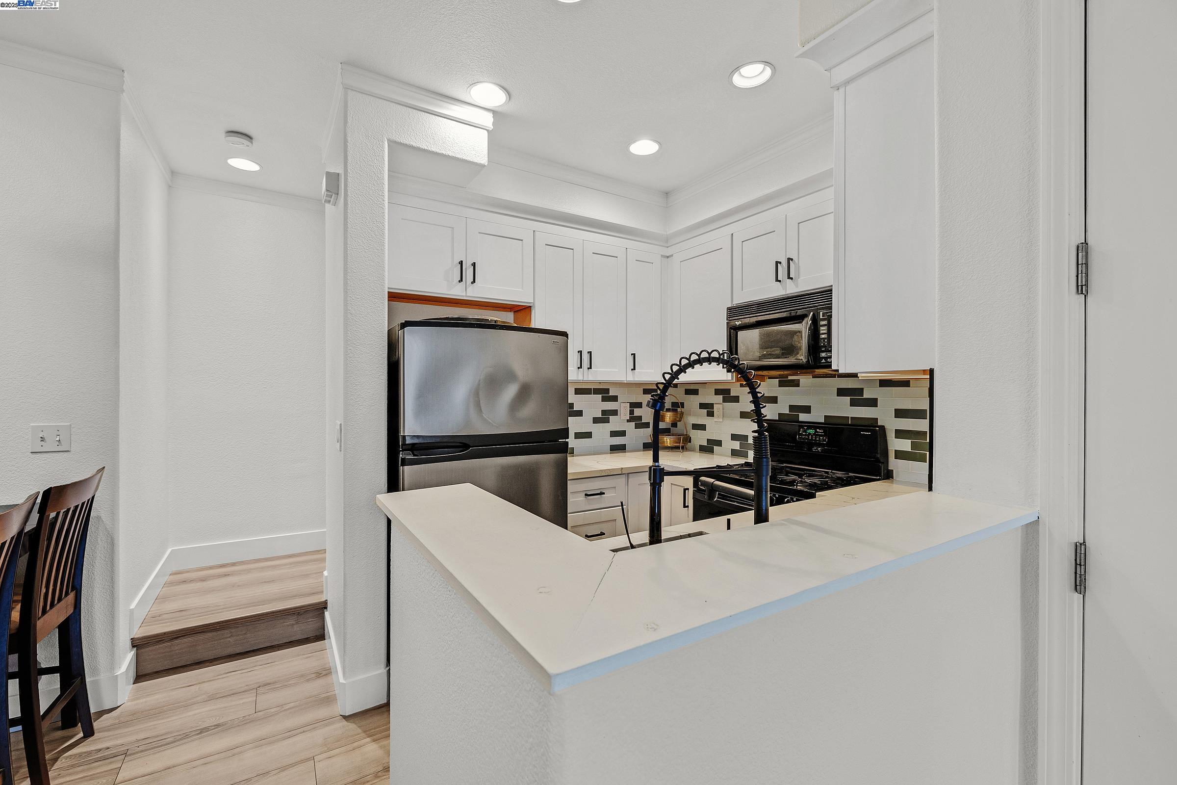 Detail Gallery Image 8 of 32 For 1594 Tucker St #56,  Oakland,  CA 94603 - 2 Beds | 2 Baths