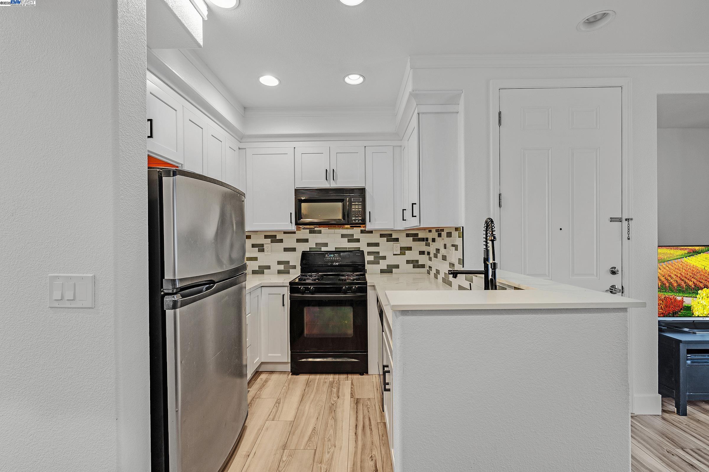 Detail Gallery Image 9 of 32 For 1594 Tucker St #56,  Oakland,  CA 94603 - 2 Beds | 2 Baths