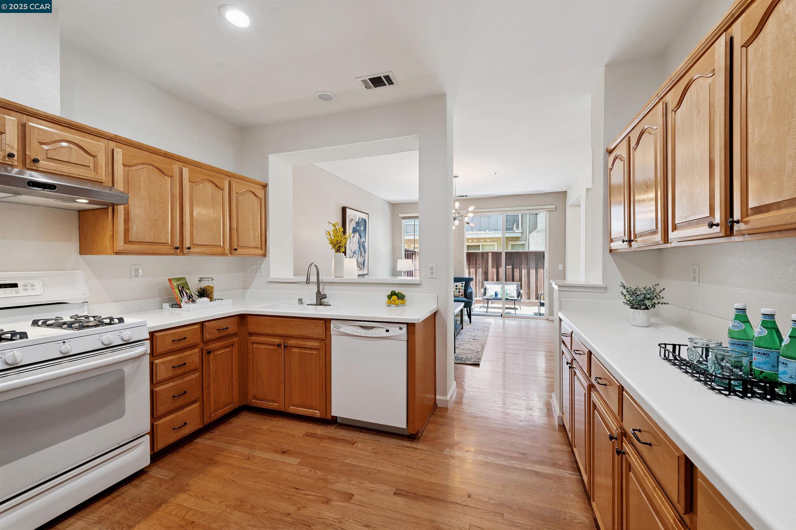 Detail Gallery Image 12 of 25 For 10647 Mcbride Ln, Dublin,  CA 94568 - 3 Beds | 2/1 Baths