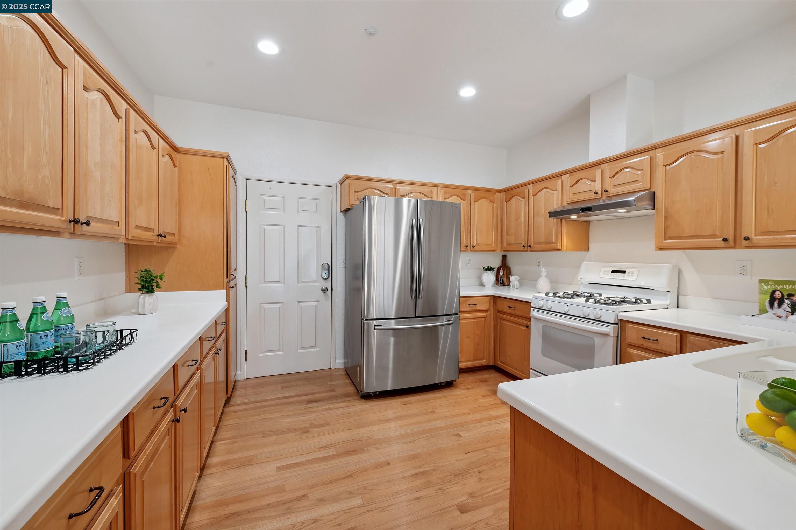 Detail Gallery Image 9 of 25 For 10647 Mcbride Ln, Dublin,  CA 94568 - 3 Beds | 2/1 Baths
