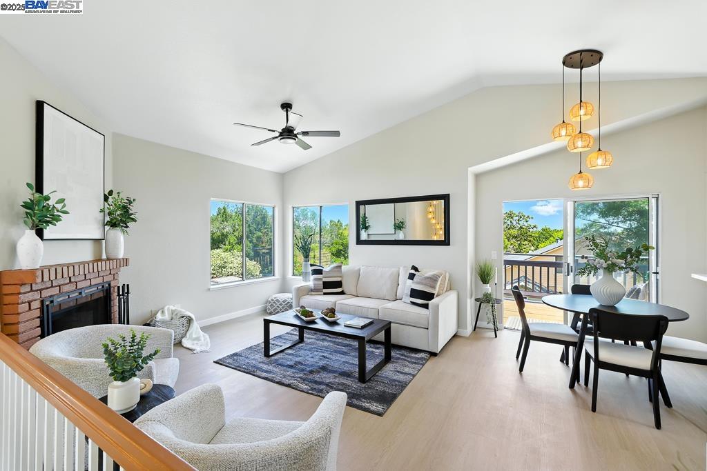 Detail Gallery Image 4 of 52 For 5113 Tumbleweed Ct, Antioch,  CA 94531 - 3 Beds | 2/1 Baths