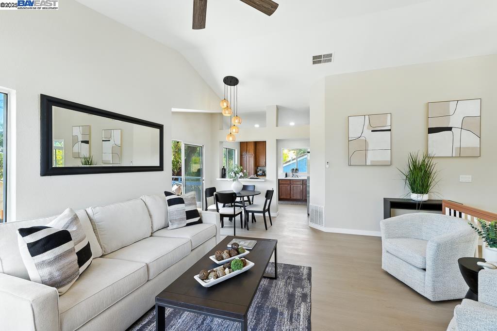 Detail Gallery Image 6 of 52 For 5113 Tumbleweed Ct, Antioch,  CA 94531 - 3 Beds | 2/1 Baths