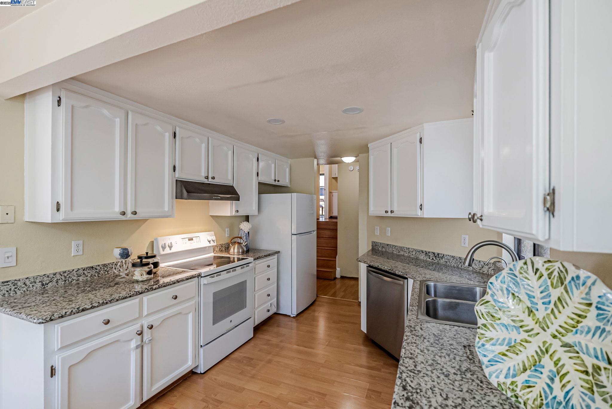 Photo #12: 41102614 Listing: Photo #12