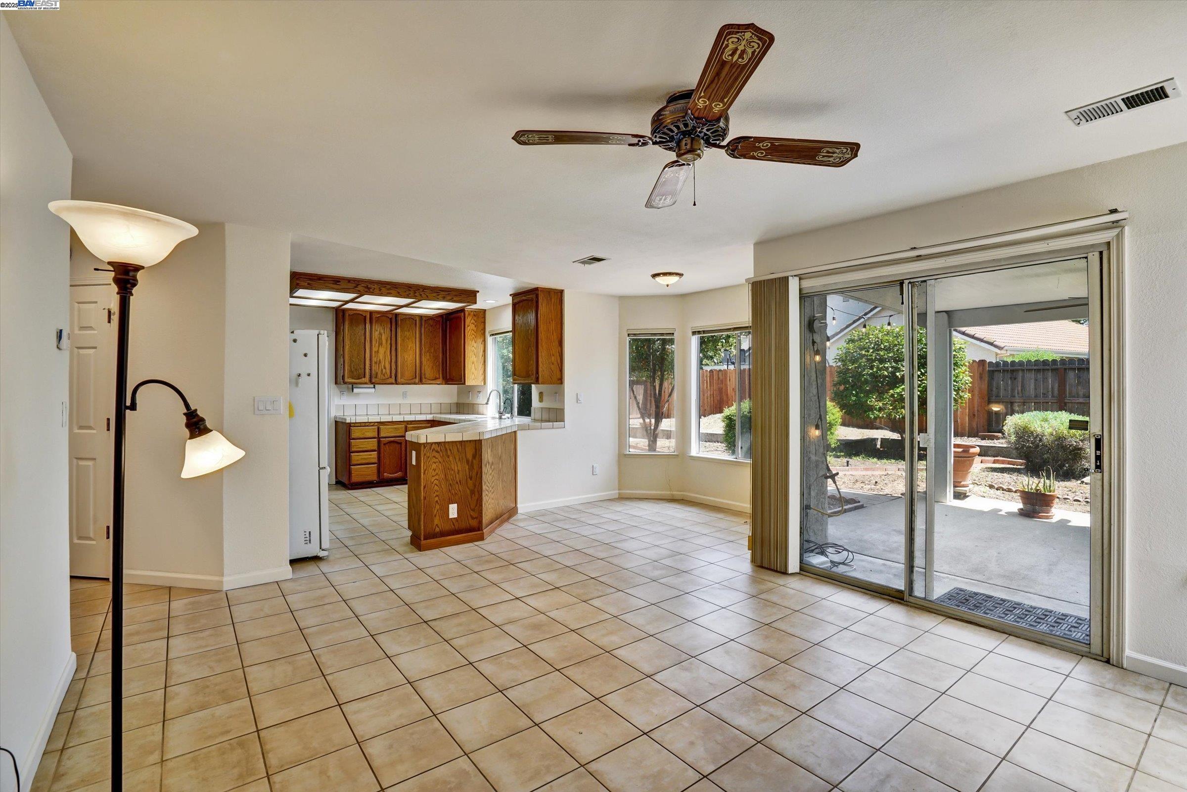 Detail Gallery Image 11 of 24 For 1400 Tennis Ln, Tracy,  CA 95376 - 3 Beds | 2/1 Baths