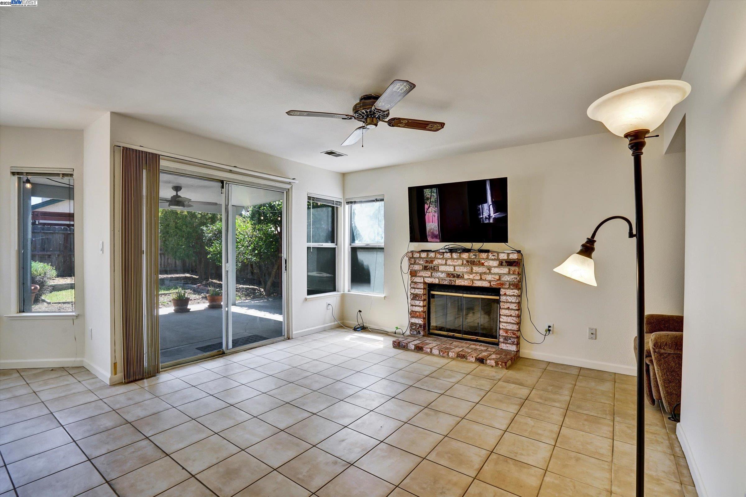 Detail Gallery Image 12 of 24 For 1400 Tennis Ln, Tracy,  CA 95376 - 3 Beds | 2/1 Baths
