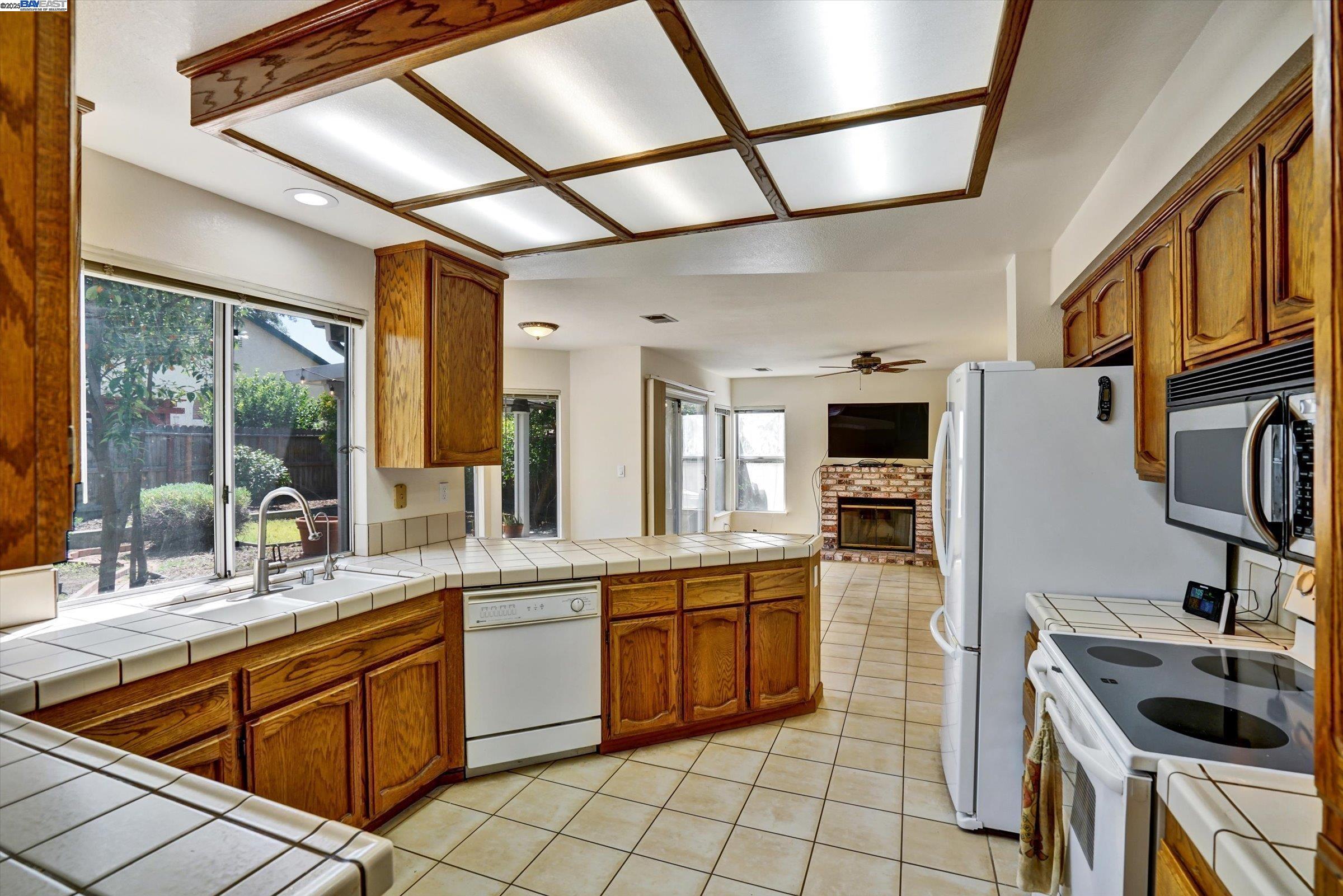 Detail Gallery Image 9 of 24 For 1400 Tennis Ln, Tracy,  CA 95376 - 3 Beds | 2/1 Baths