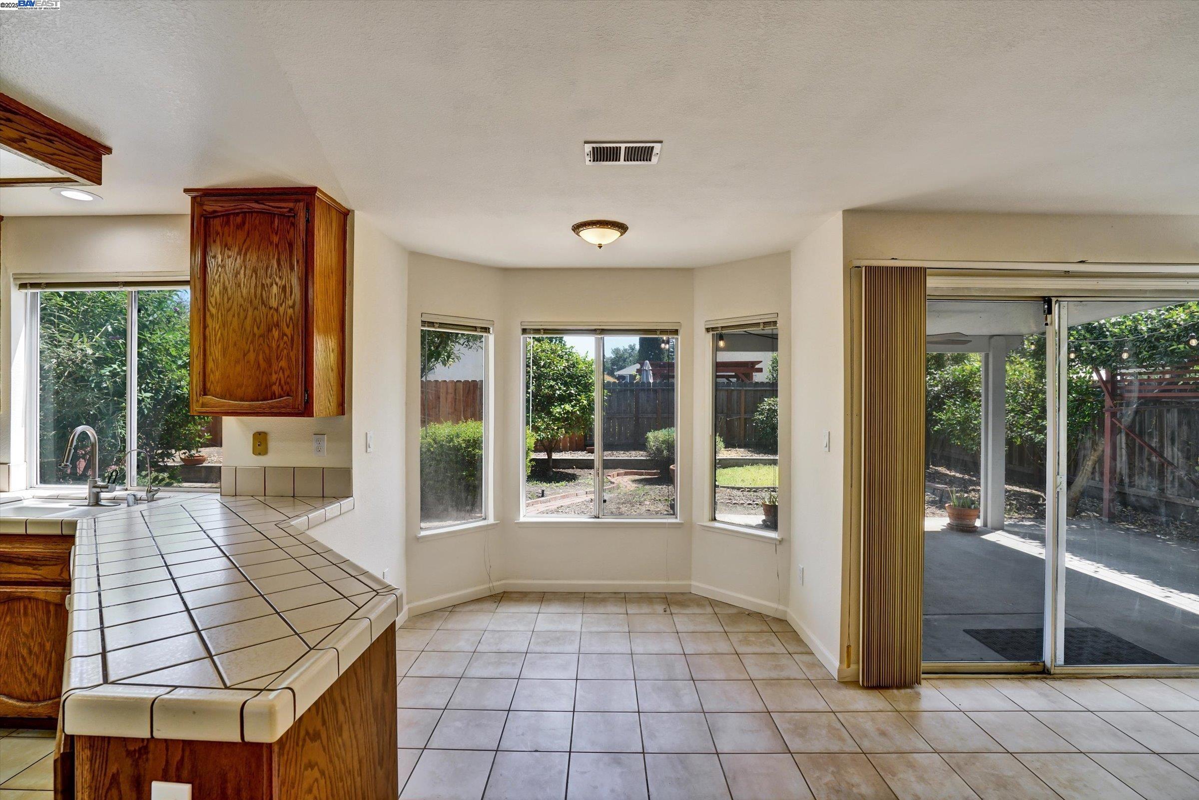 Detail Gallery Image 10 of 24 For 1400 Tennis Ln, Tracy,  CA 95376 - 3 Beds | 2/1 Baths