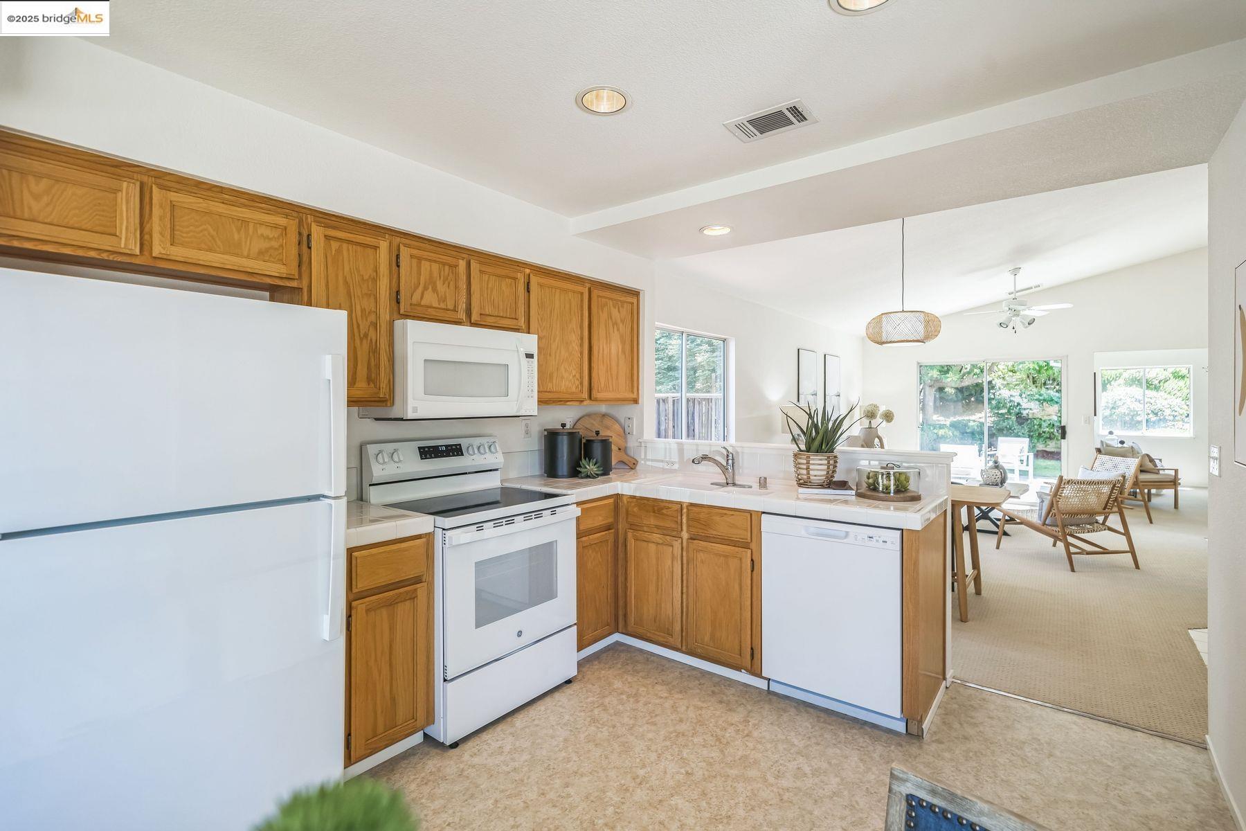 Detail Gallery Image 7 of 28 For 570 Fletcher St, Bay Point,  CA 94565 - 3 Beds | 2 Baths
