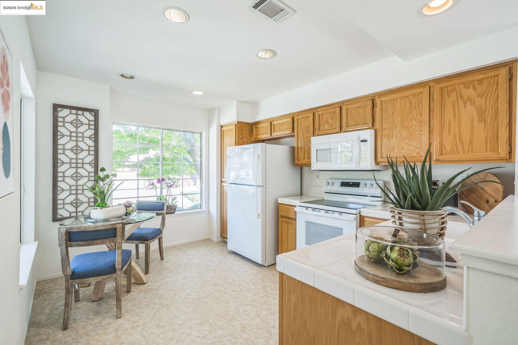 Detail Gallery Image 8 of 28 For 570 Fletcher St, Bay Point,  CA 94565 - 3 Beds | 2 Baths
