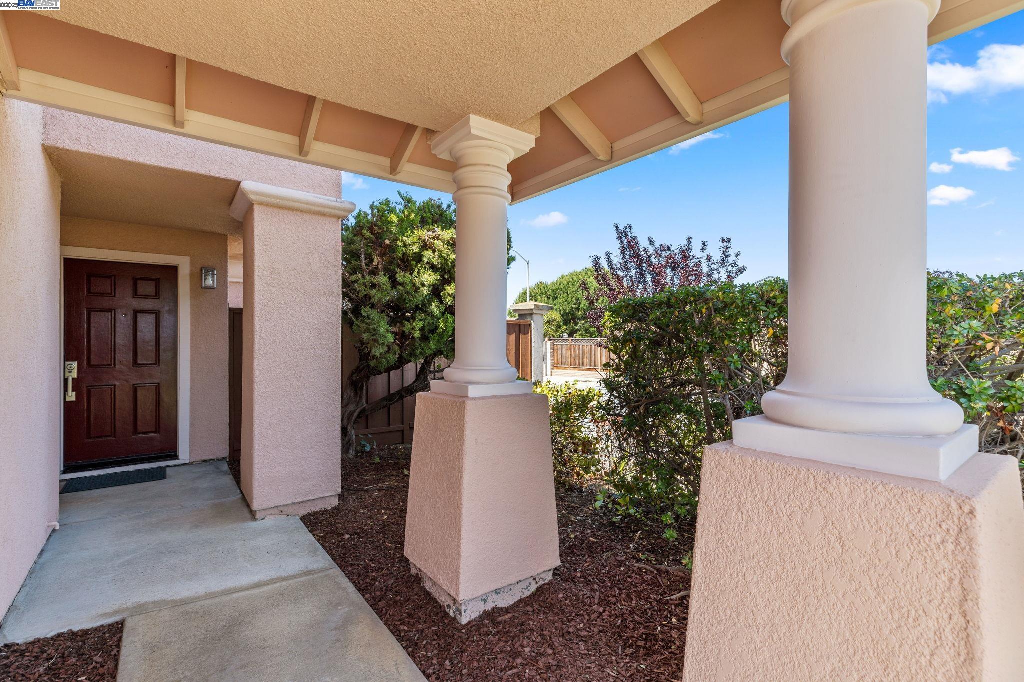 Detail Gallery Image 2 of 46 For 8503 Mahogany Pl, Newark,  CA 94560 - 4 Beds | 2/1 Baths