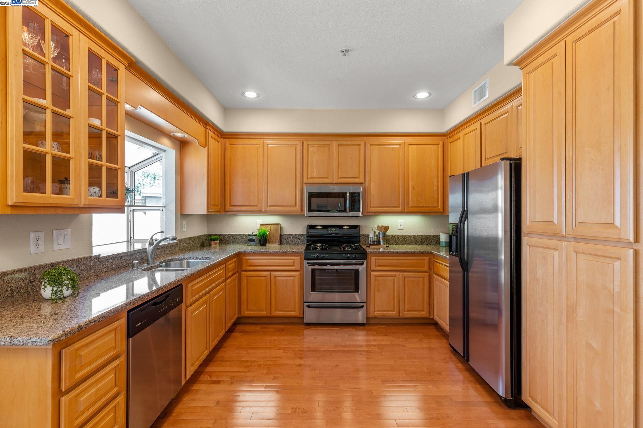 Detail Gallery Image 12 of 46 For 8503 Mahogany Pl, Newark,  CA 94560 - 4 Beds | 2/1 Baths