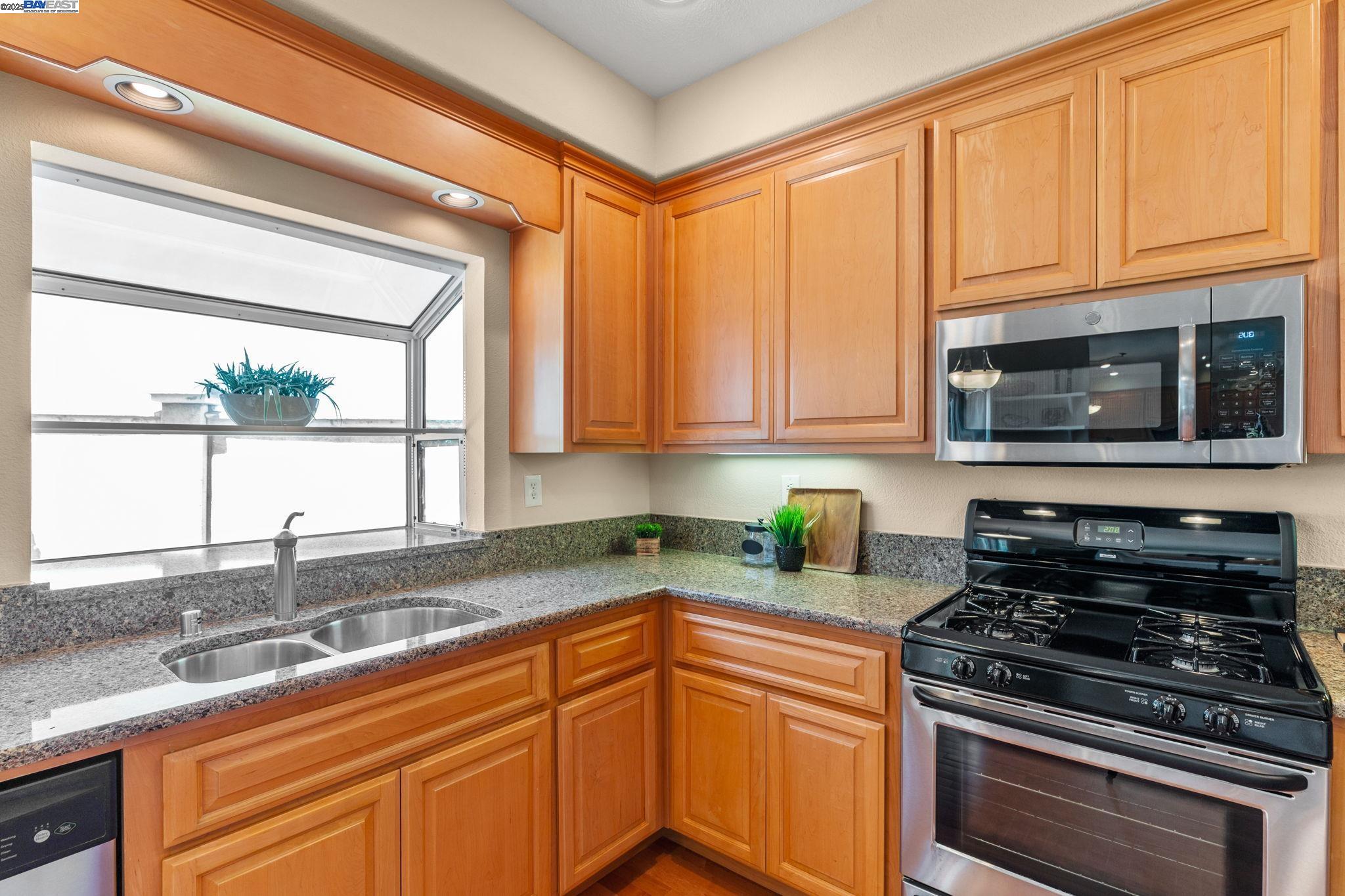 Detail Gallery Image 13 of 46 For 8503 Mahogany Pl, Newark,  CA 94560 - 4 Beds | 2/1 Baths