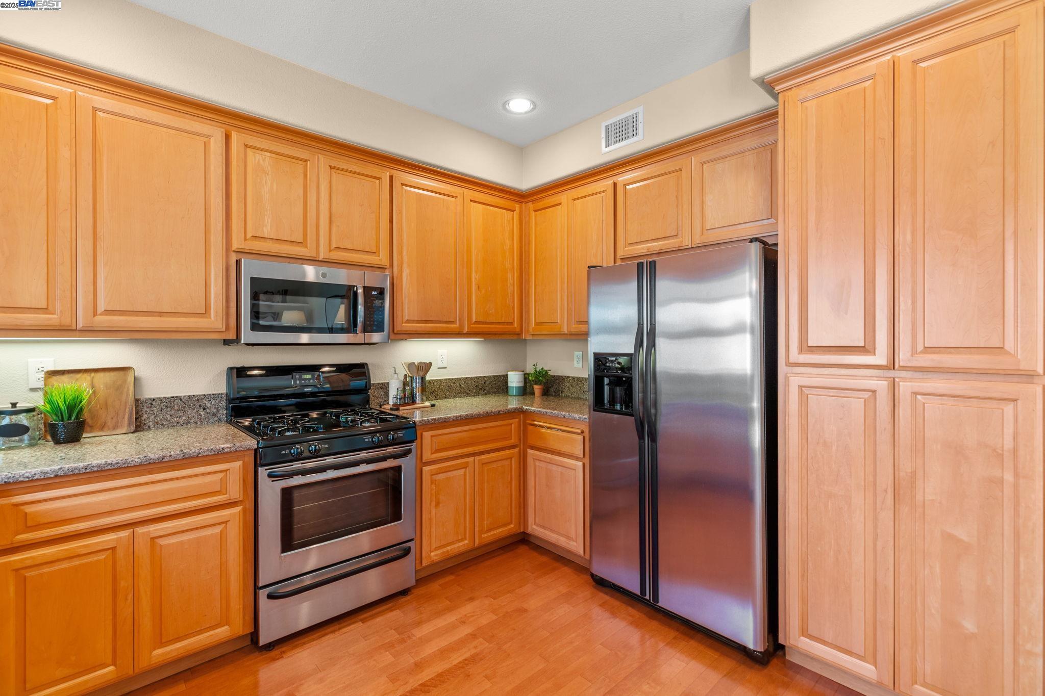 Detail Gallery Image 14 of 46 For 8503 Mahogany Pl, Newark,  CA 94560 - 4 Beds | 2/1 Baths