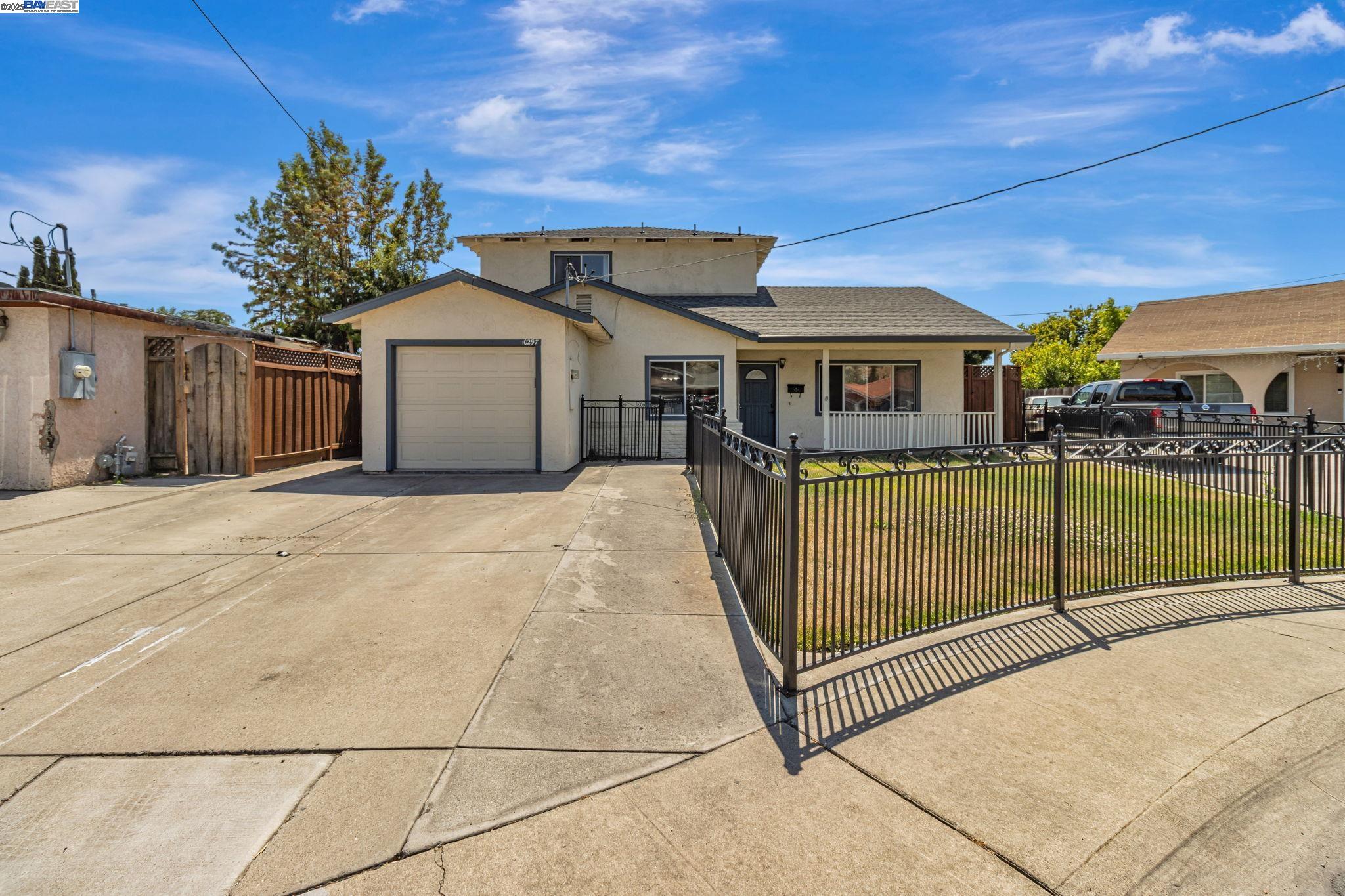 Detail Gallery Image 2 of 33 For 10297 Chrisland Ct, San Jose,  CA 95127 - 5 Beds | 2 Baths