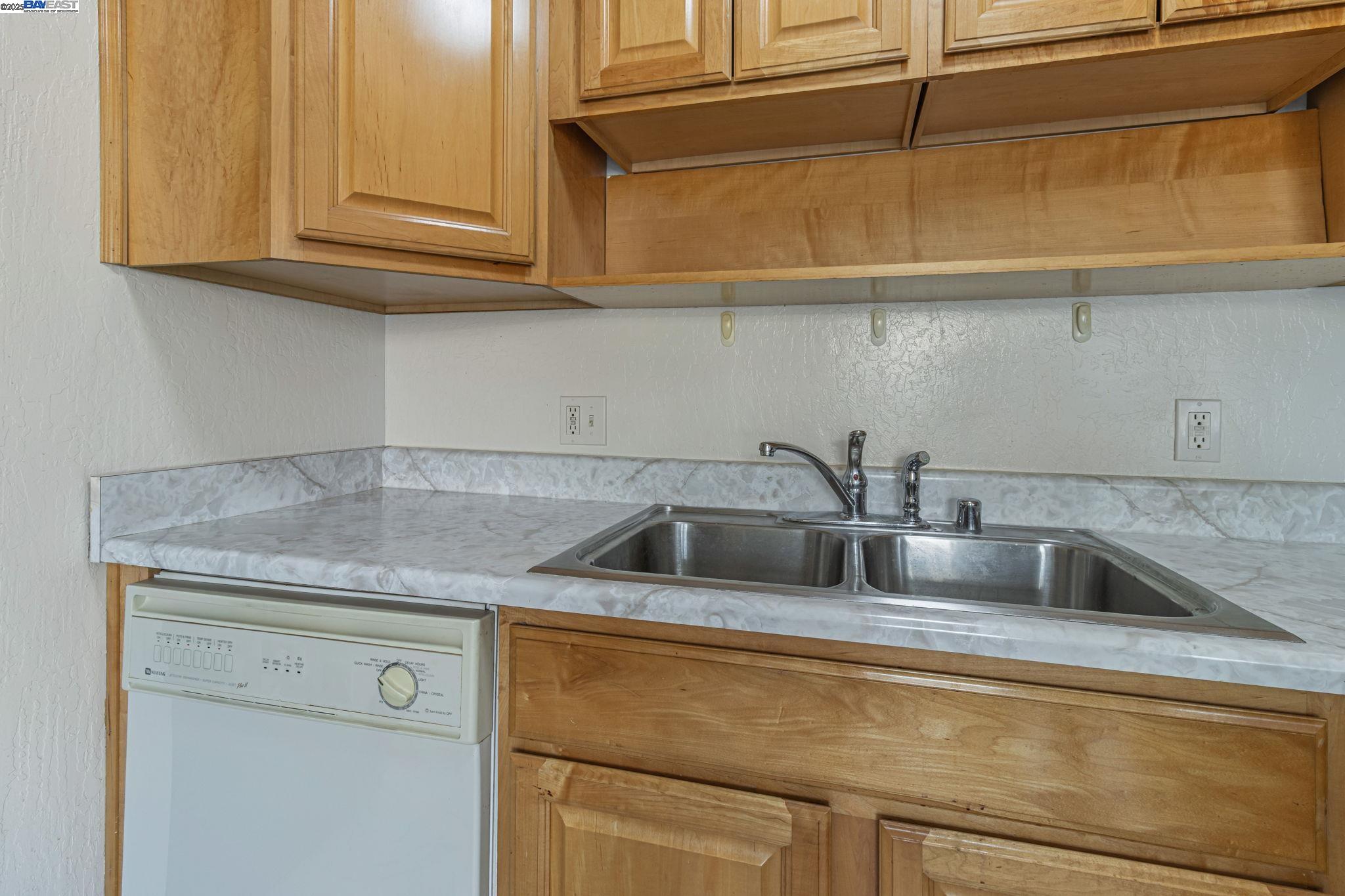 Detail Gallery Image 11 of 33 For 10297 Chrisland Ct, San Jose,  CA 95127 - 5 Beds | 2 Baths