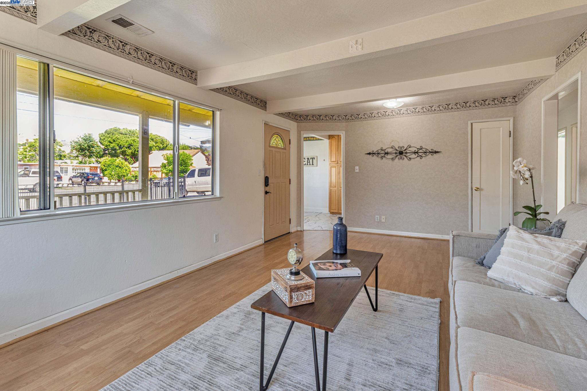 Detail Gallery Image 4 of 33 For 10297 Chrisland Ct, San Jose,  CA 95127 - 5 Beds | 2 Baths