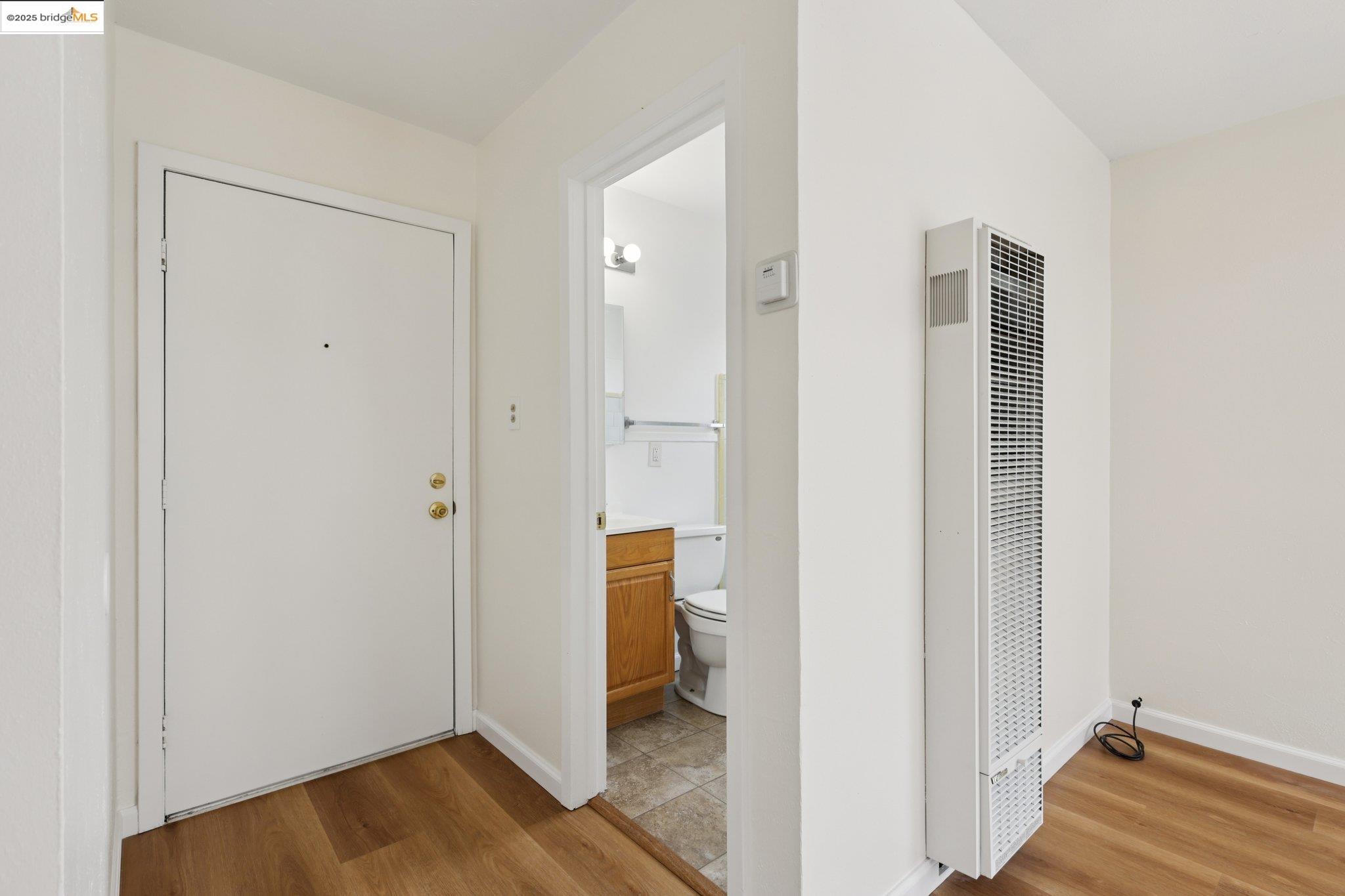 Detail Gallery Image 13 of 27 For 3218 Hyde St, Oakland,  CA 94601 - 4 Beds | 4 Baths