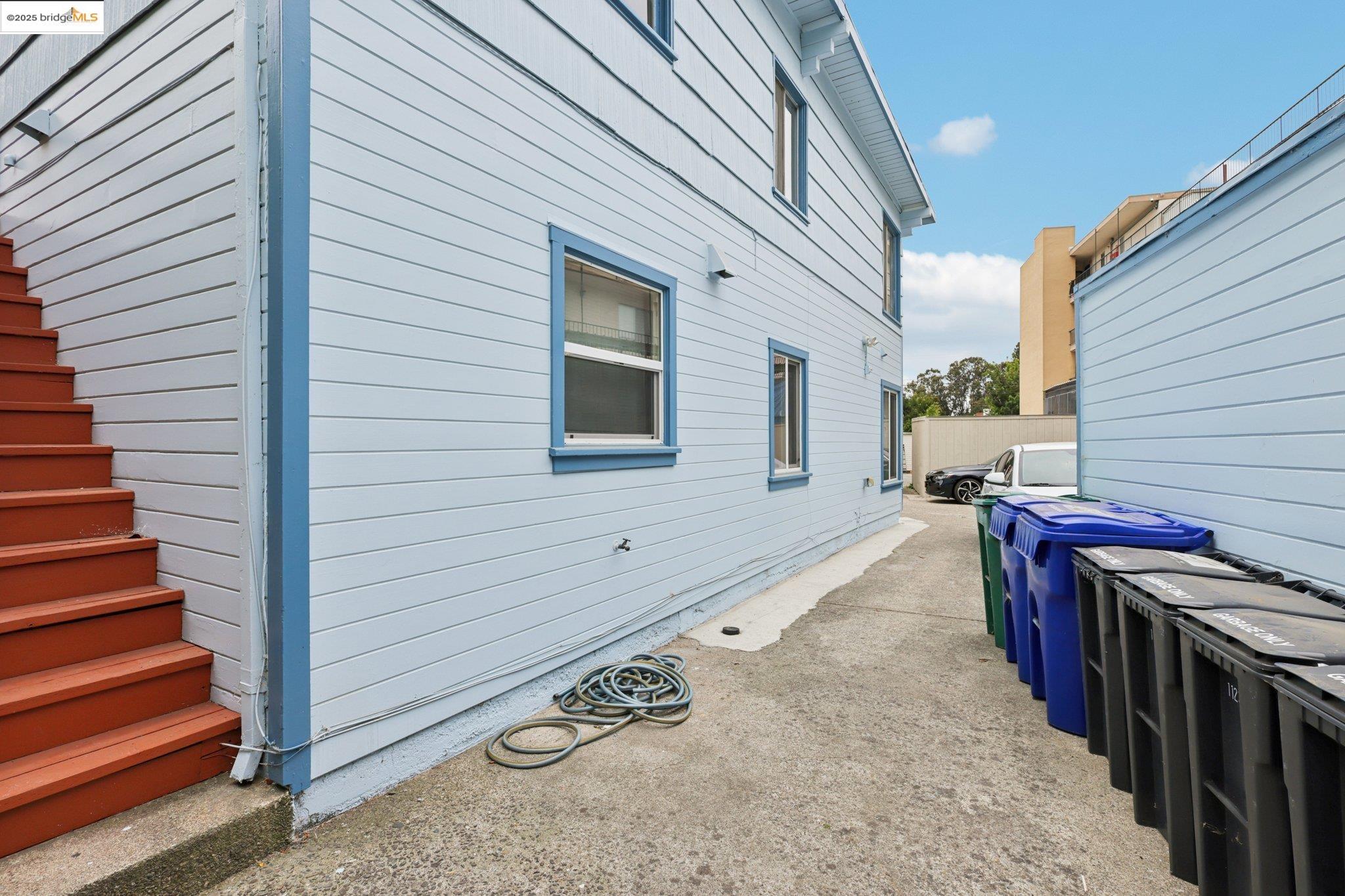 Detail Gallery Image 17 of 27 For 3218 Hyde St, Oakland,  CA 94601 - 4 Beds | 4 Baths