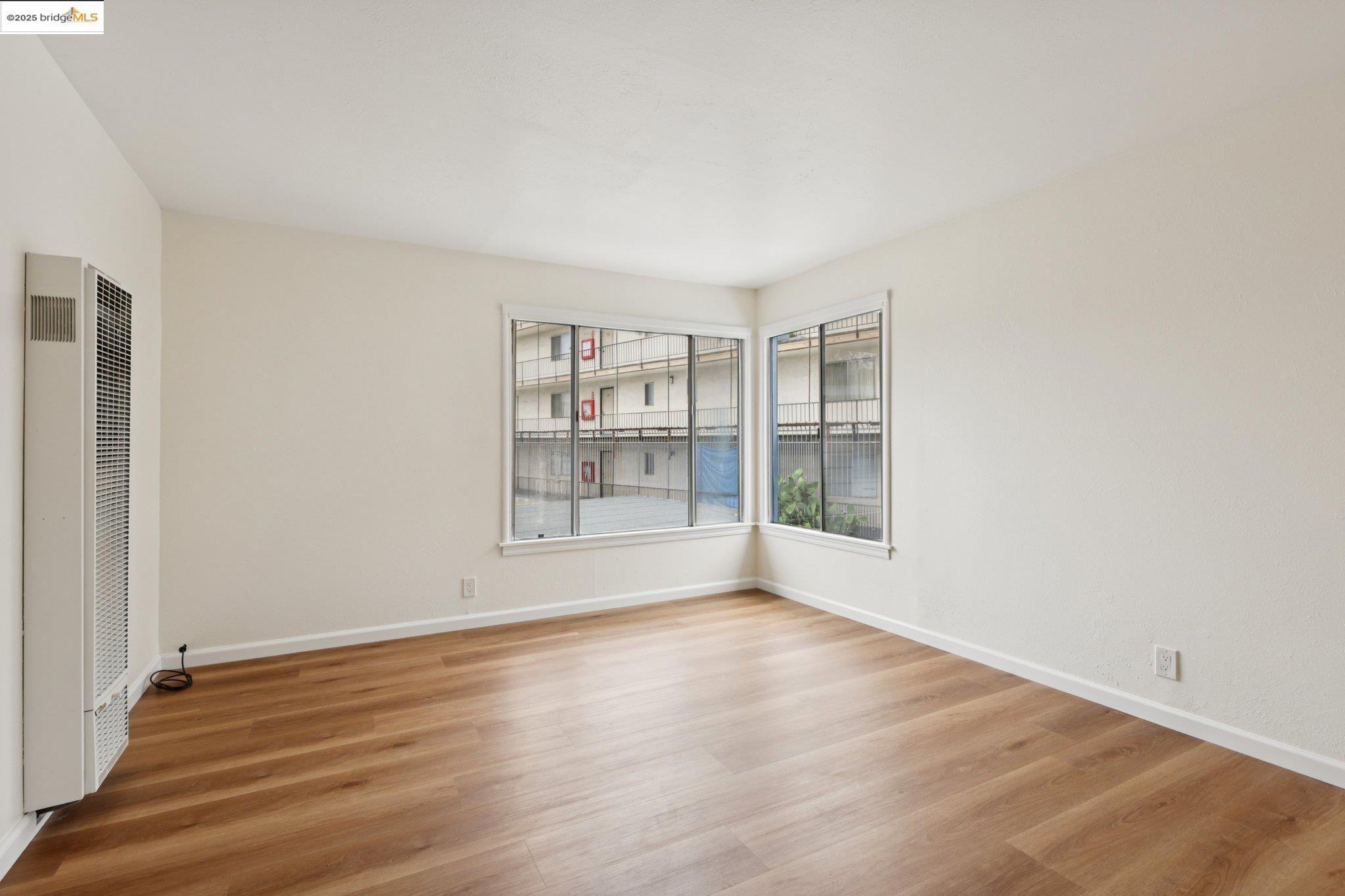 Detail Gallery Image 3 of 27 For 3218 Hyde St, Oakland,  CA 94601 - 4 Beds | 4 Baths