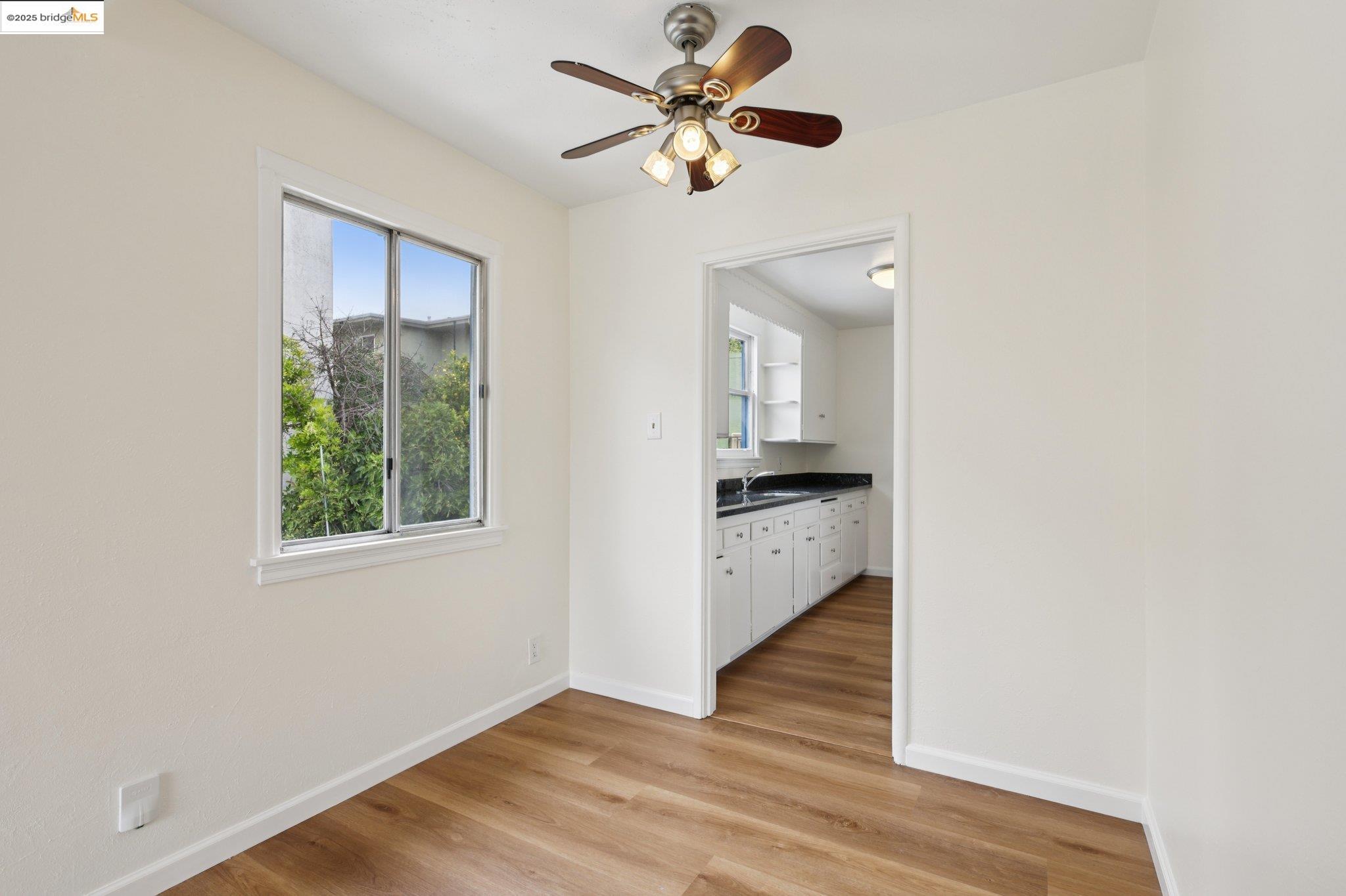 Detail Gallery Image 5 of 27 For 3218 Hyde St, Oakland,  CA 94601 - 4 Beds | 4 Baths
