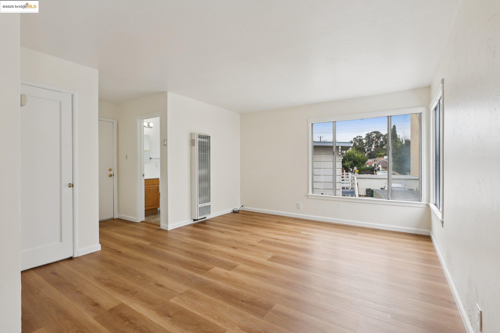 Detail Gallery Image 6 of 27 For 3218 Hyde St, Oakland,  CA 94601 - 4 Beds | 4 Baths