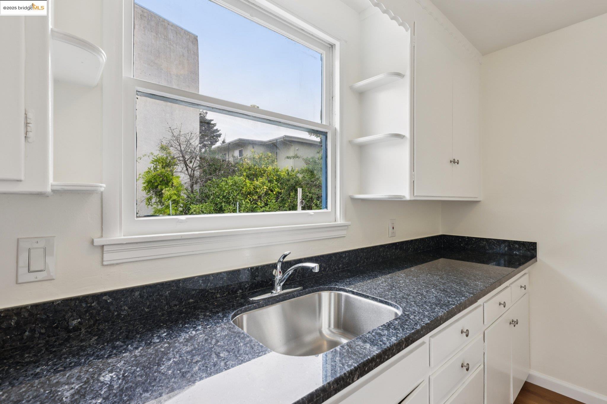 Detail Gallery Image 8 of 27 For 3218 Hyde St, Oakland,  CA 94601 - 4 Beds | 4 Baths