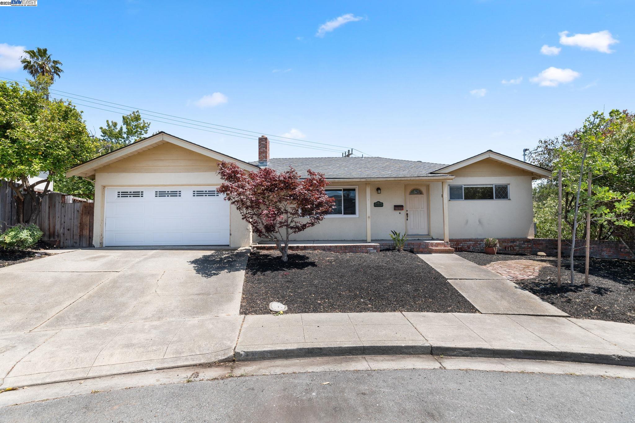 Detail Gallery Image 1 of 1 For 24836 Canyon View Ct, Hayward,  CA 94541 - 3 Beds | 2 Baths