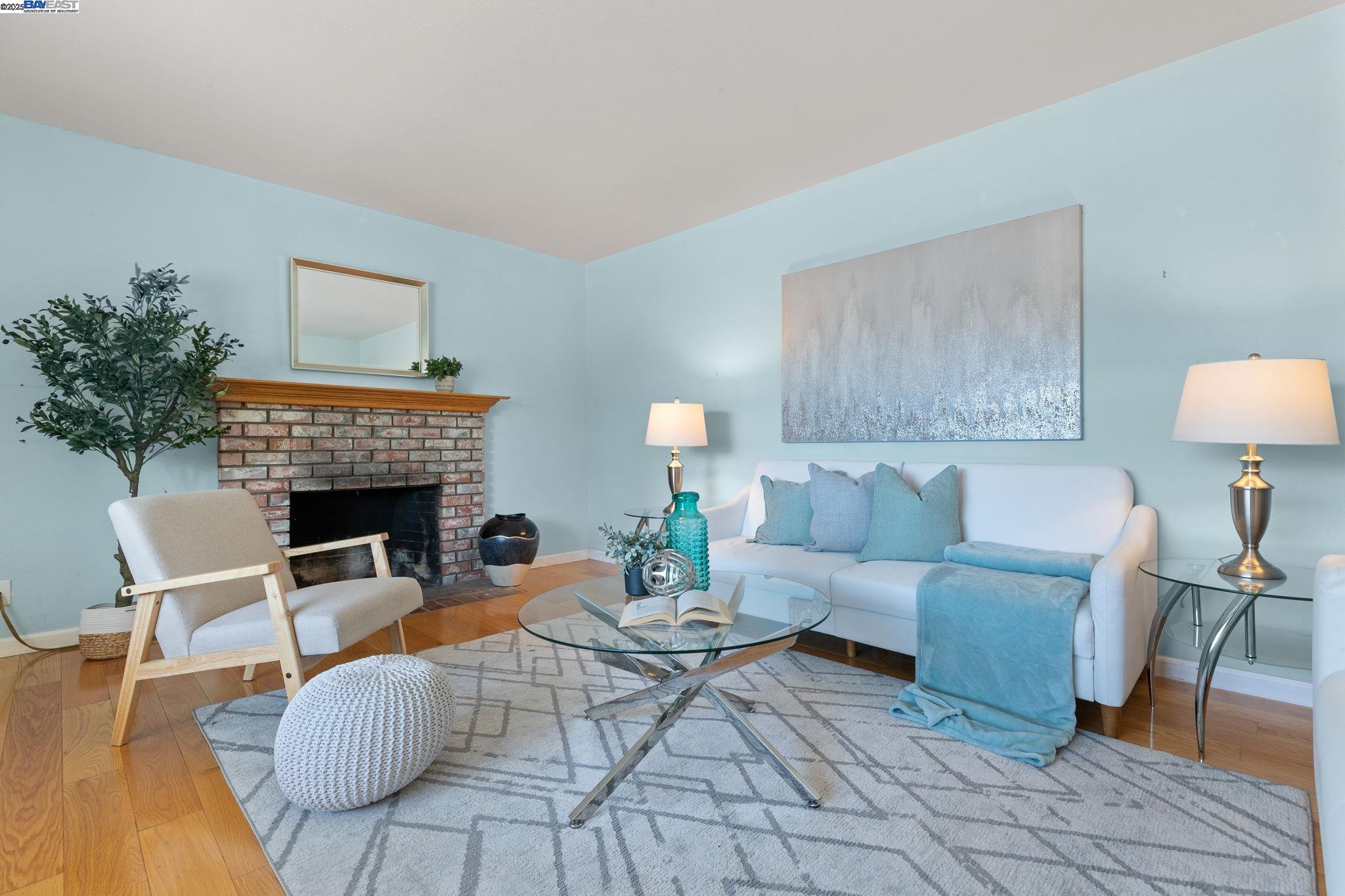 Detail Gallery Image 2 of 31 For 24836 Canyon View Ct, Hayward,  CA 94541 - 3 Beds | 2 Baths