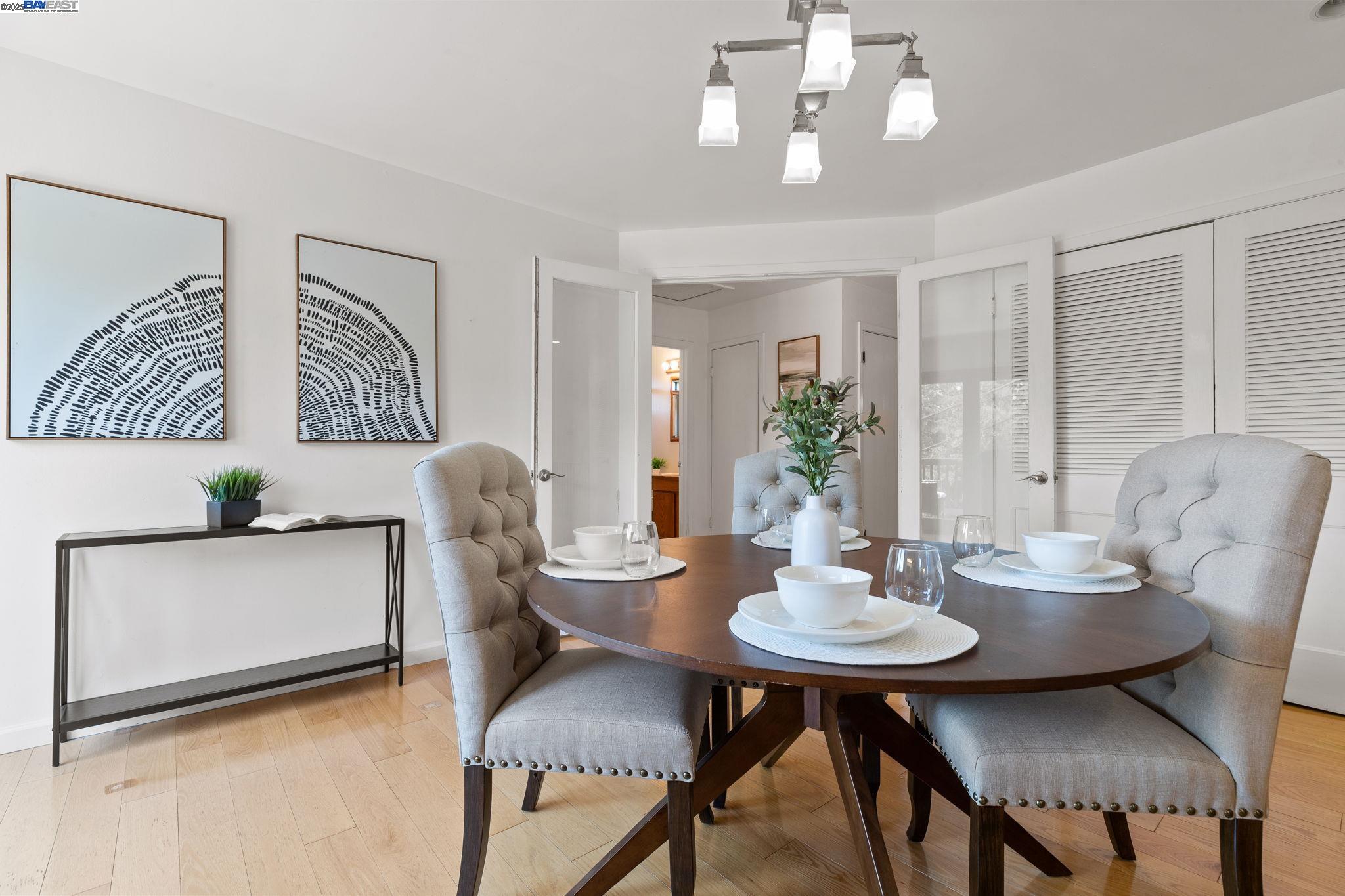 Detail Gallery Image 10 of 31 For 24836 Canyon View Ct, Hayward,  CA 94541 - 3 Beds | 2 Baths