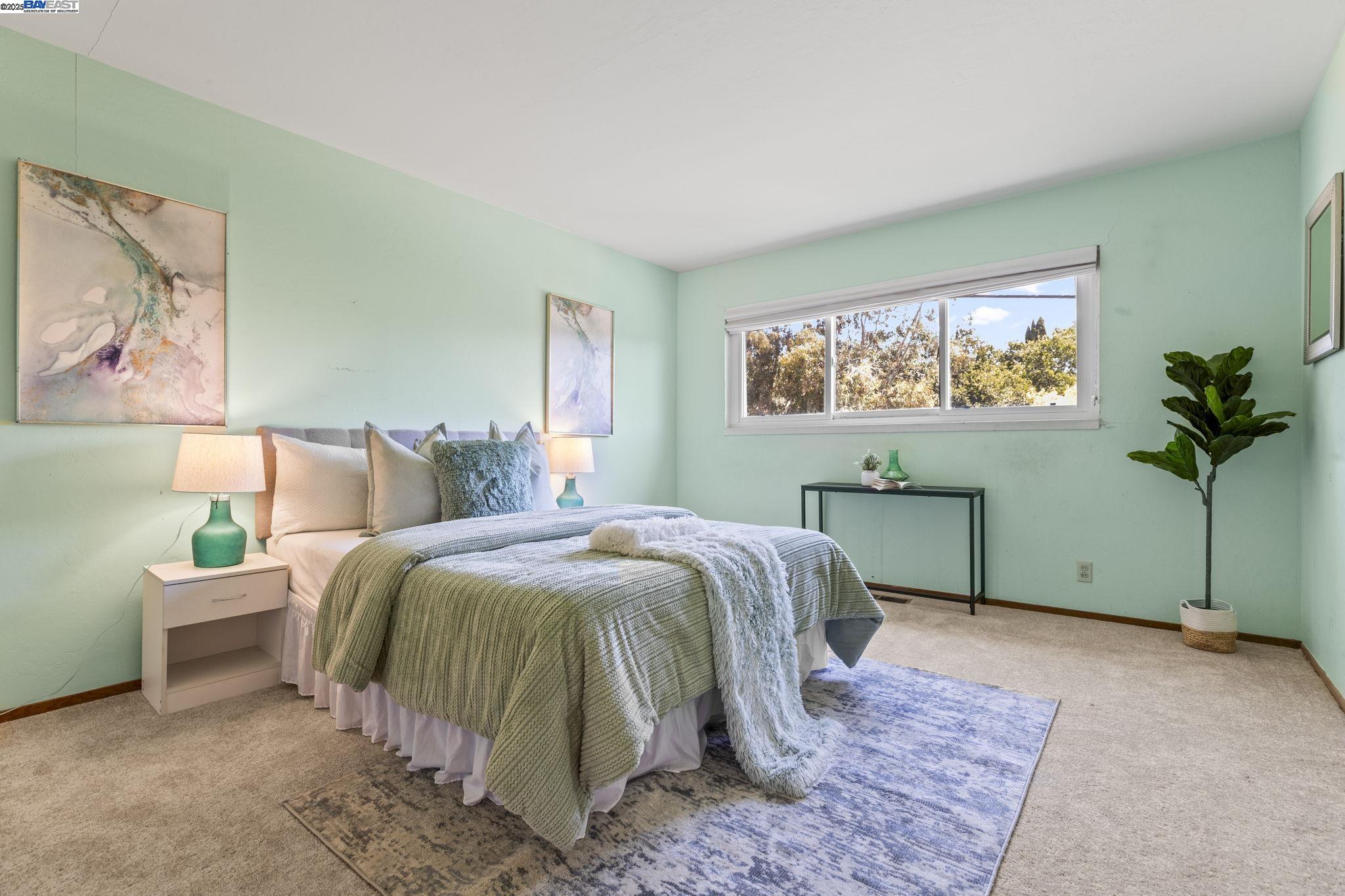Detail Gallery Image 13 of 31 For 24836 Canyon View Ct, Hayward,  CA 94541 - 3 Beds | 2 Baths