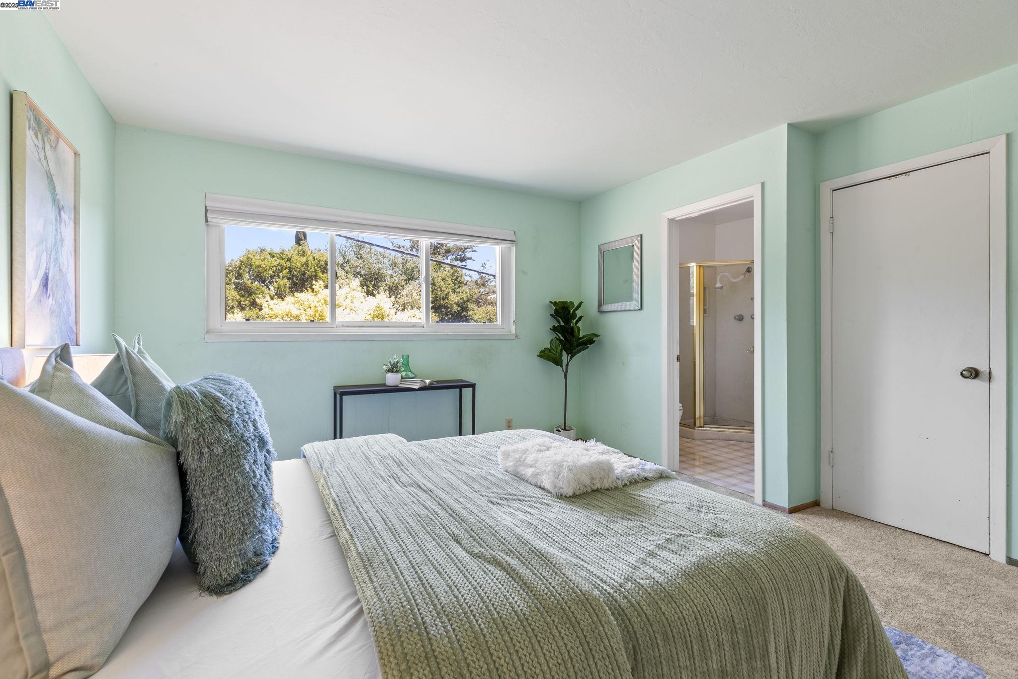 Detail Gallery Image 15 of 31 For 24836 Canyon View Ct, Hayward,  CA 94541 - 3 Beds | 2 Baths