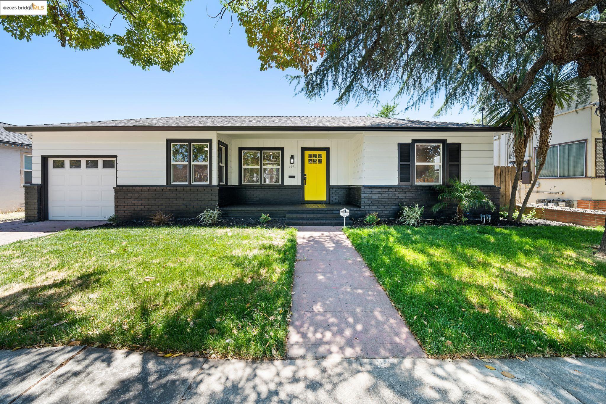 Detail Gallery Image 1 of 51 For 116 Oak Pl, Pittsburg,  CA 94565 - 3 Beds | 1 Baths
