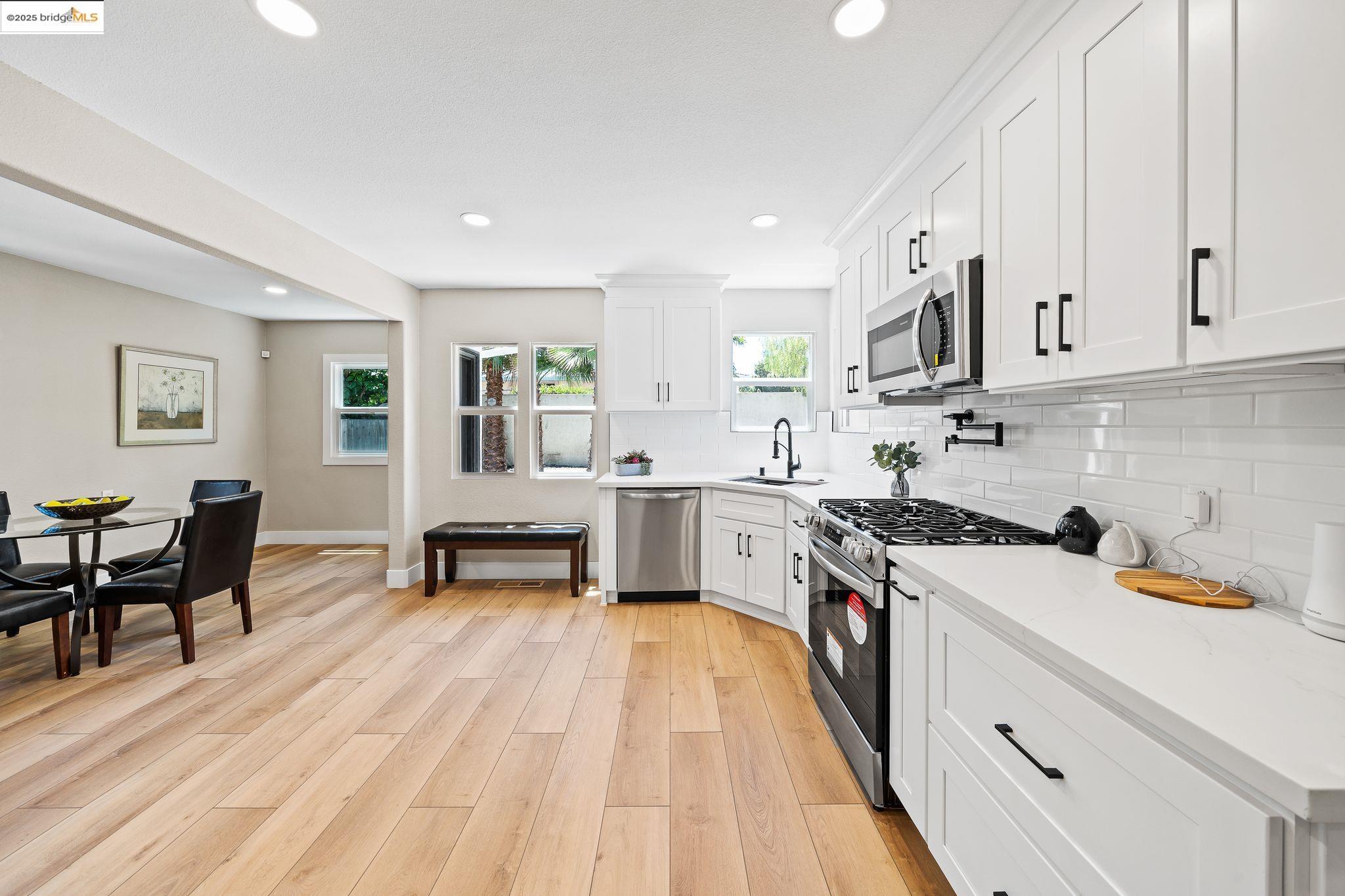 Detail Gallery Image 17 of 51 For 116 Oak Pl, Pittsburg,  CA 94565 - 3 Beds | 1 Baths