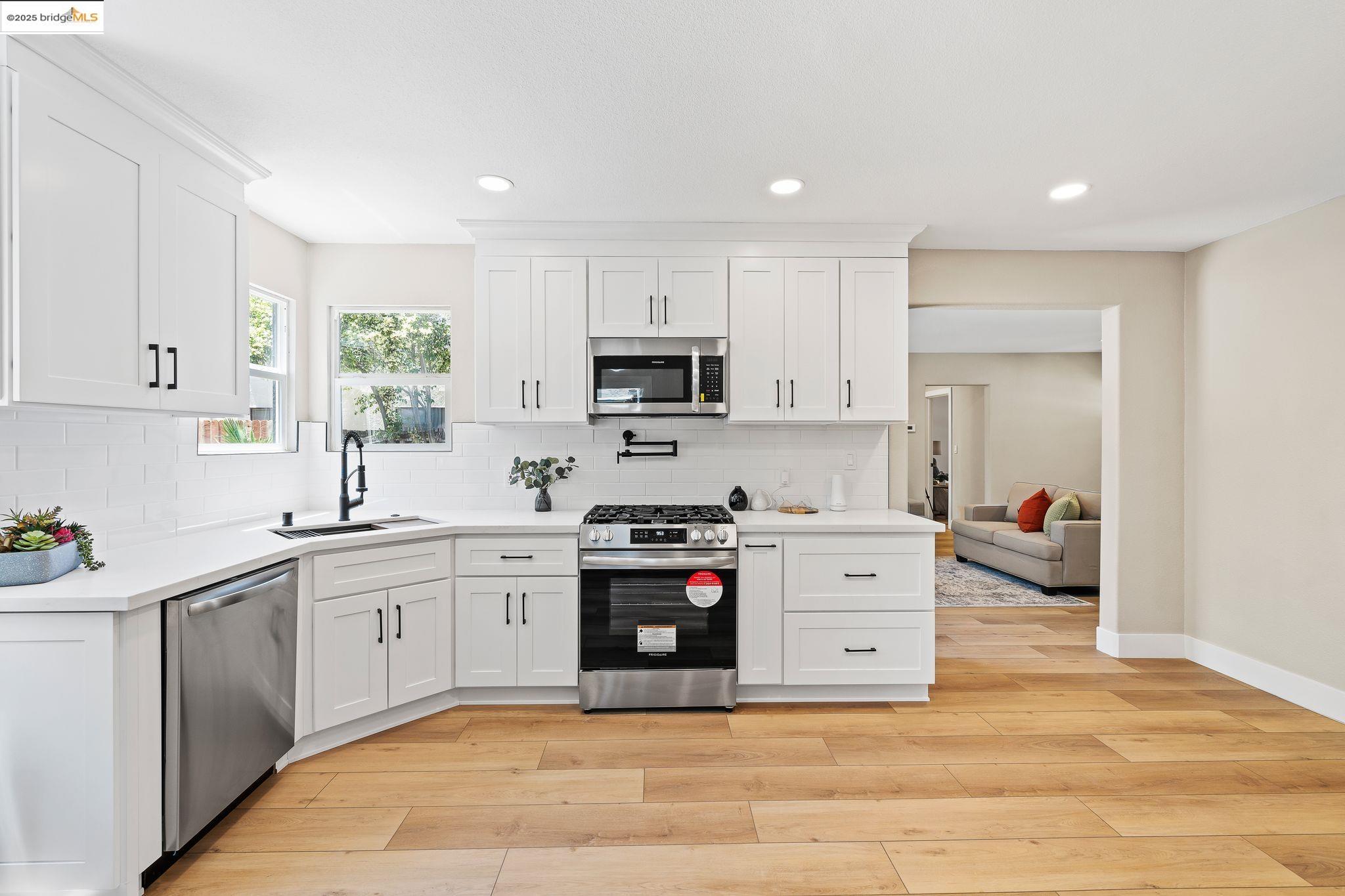 Detail Gallery Image 19 of 51 For 116 Oak Pl, Pittsburg,  CA 94565 - 3 Beds | 1 Baths